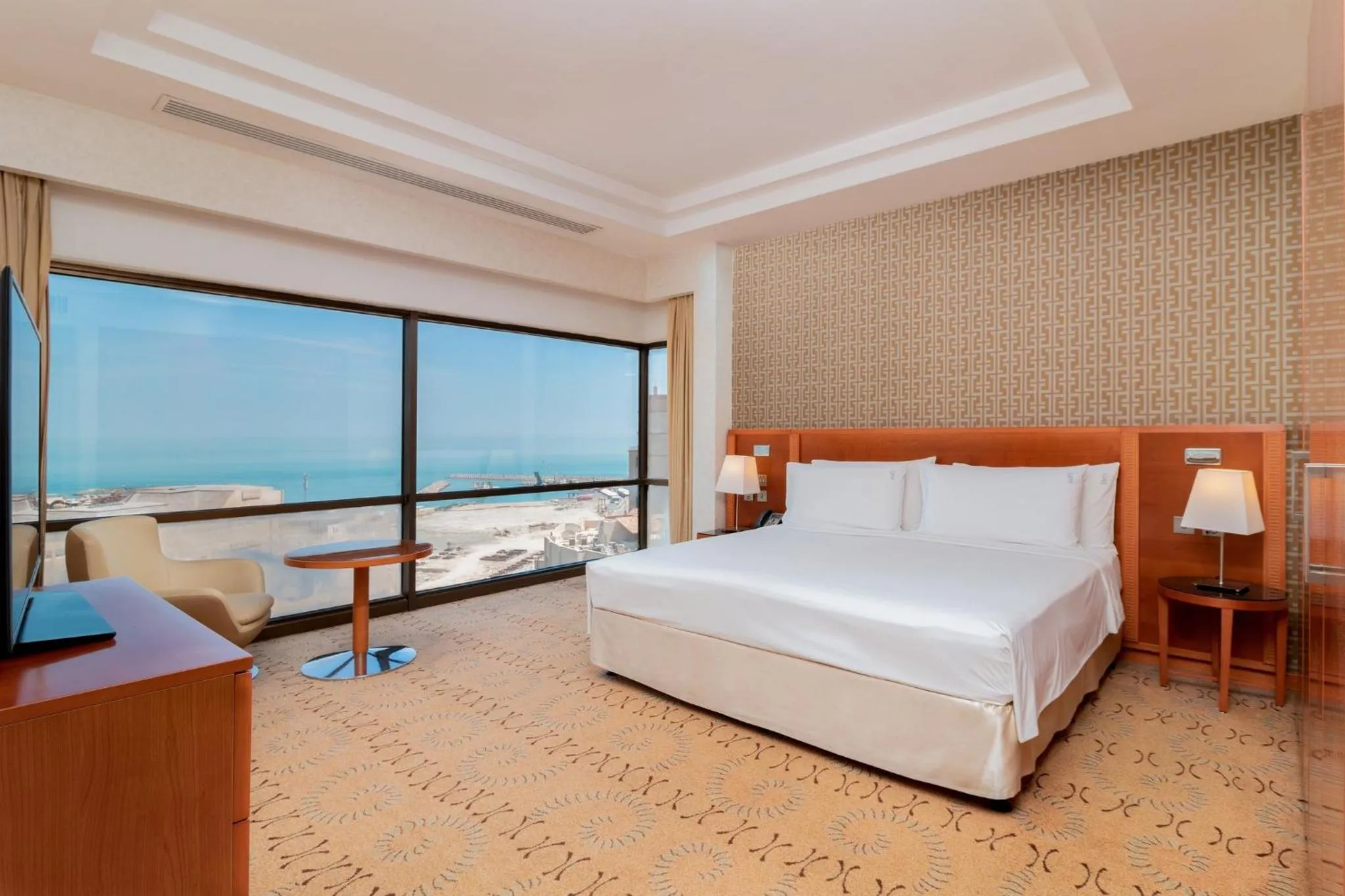 Photo of the whole room, Bed in Holiday Inn Kuwait by IHG