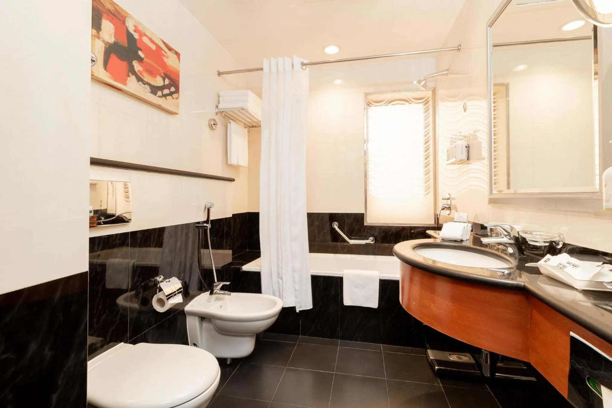 Photo of the whole room in Holiday Inn Kuwait by IHG