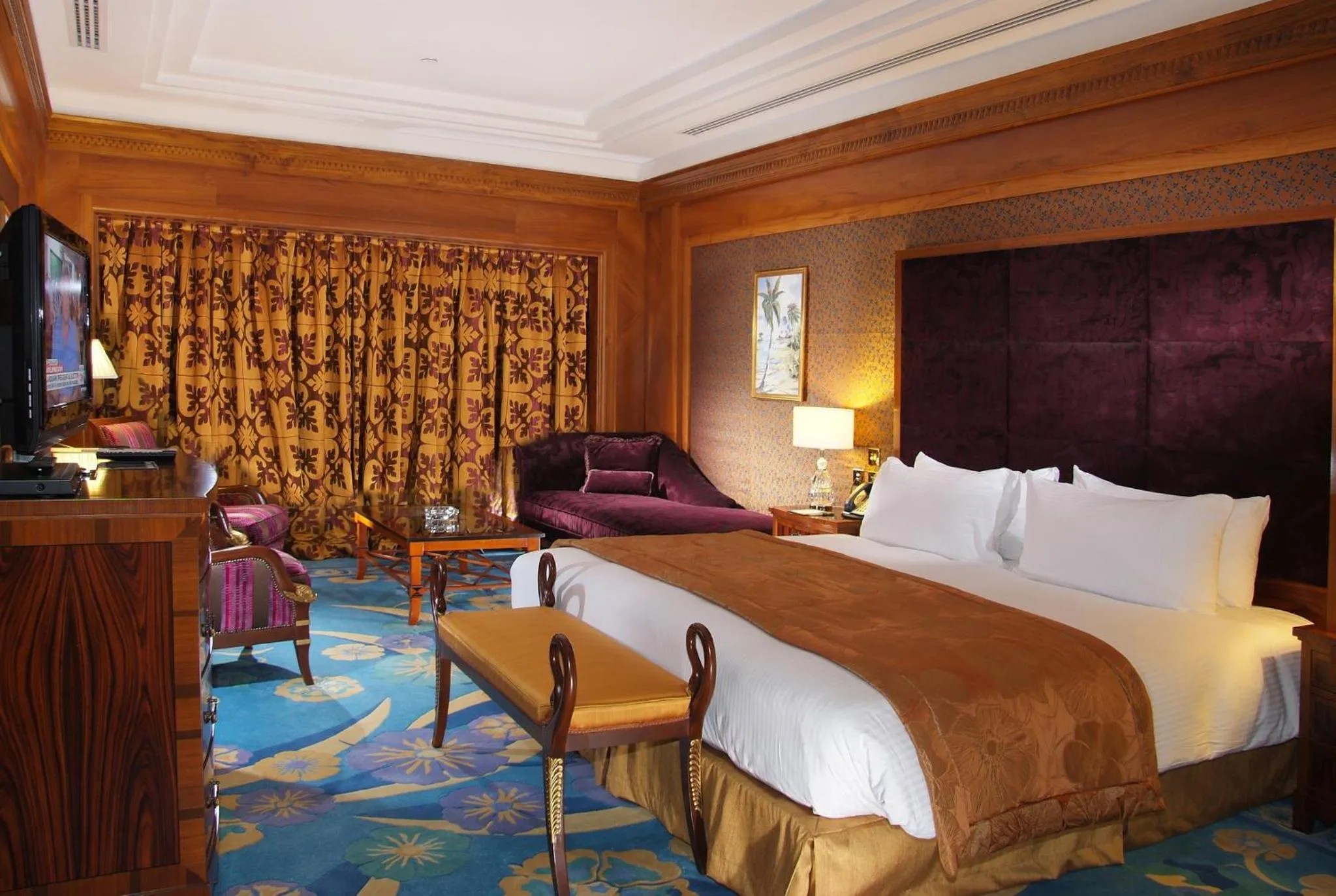 Photo of the whole room, Bed in Holiday Inn Kuwait by IHG