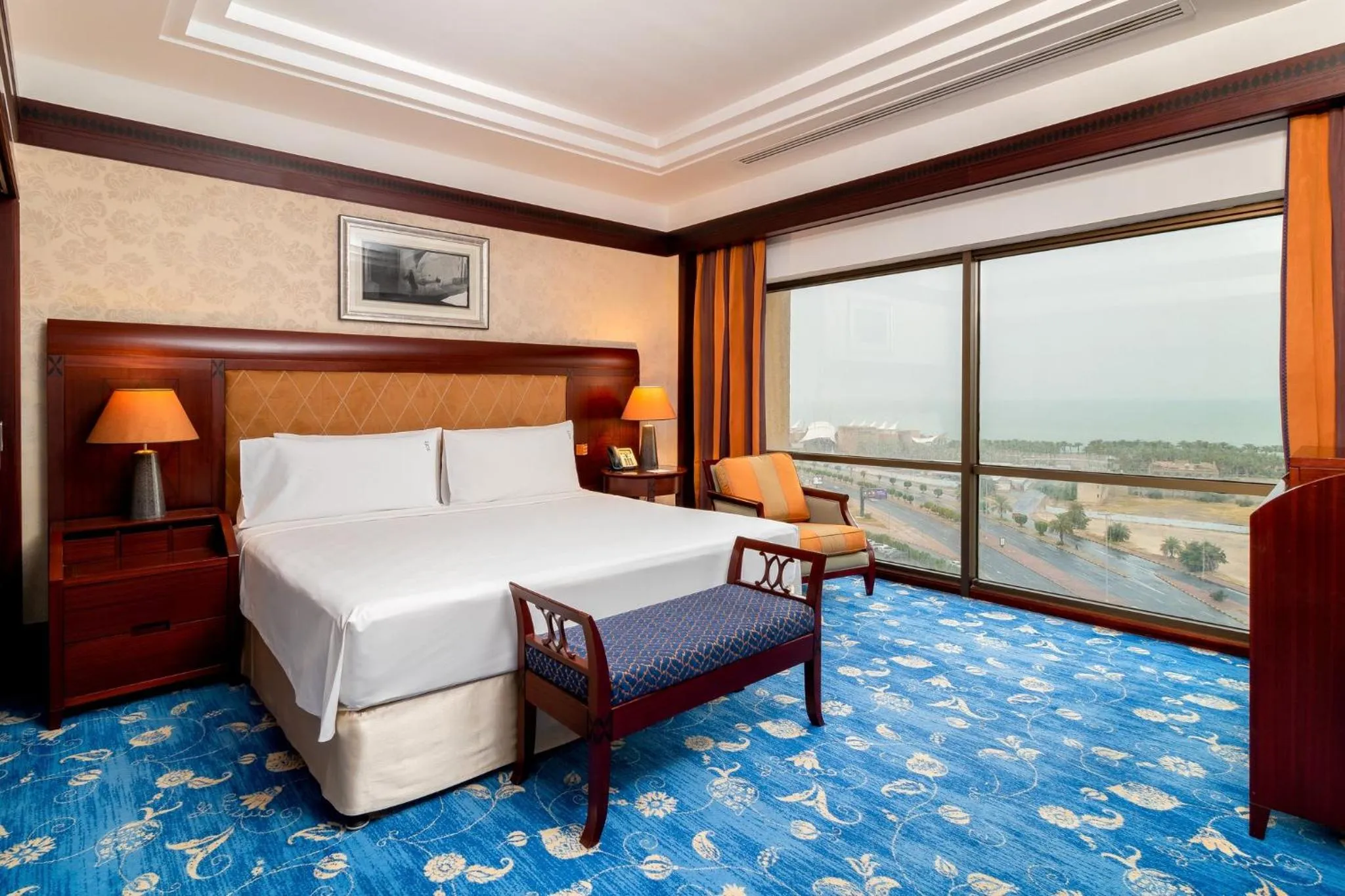 Photo of the whole room, Bed in Holiday Inn Kuwait by IHG