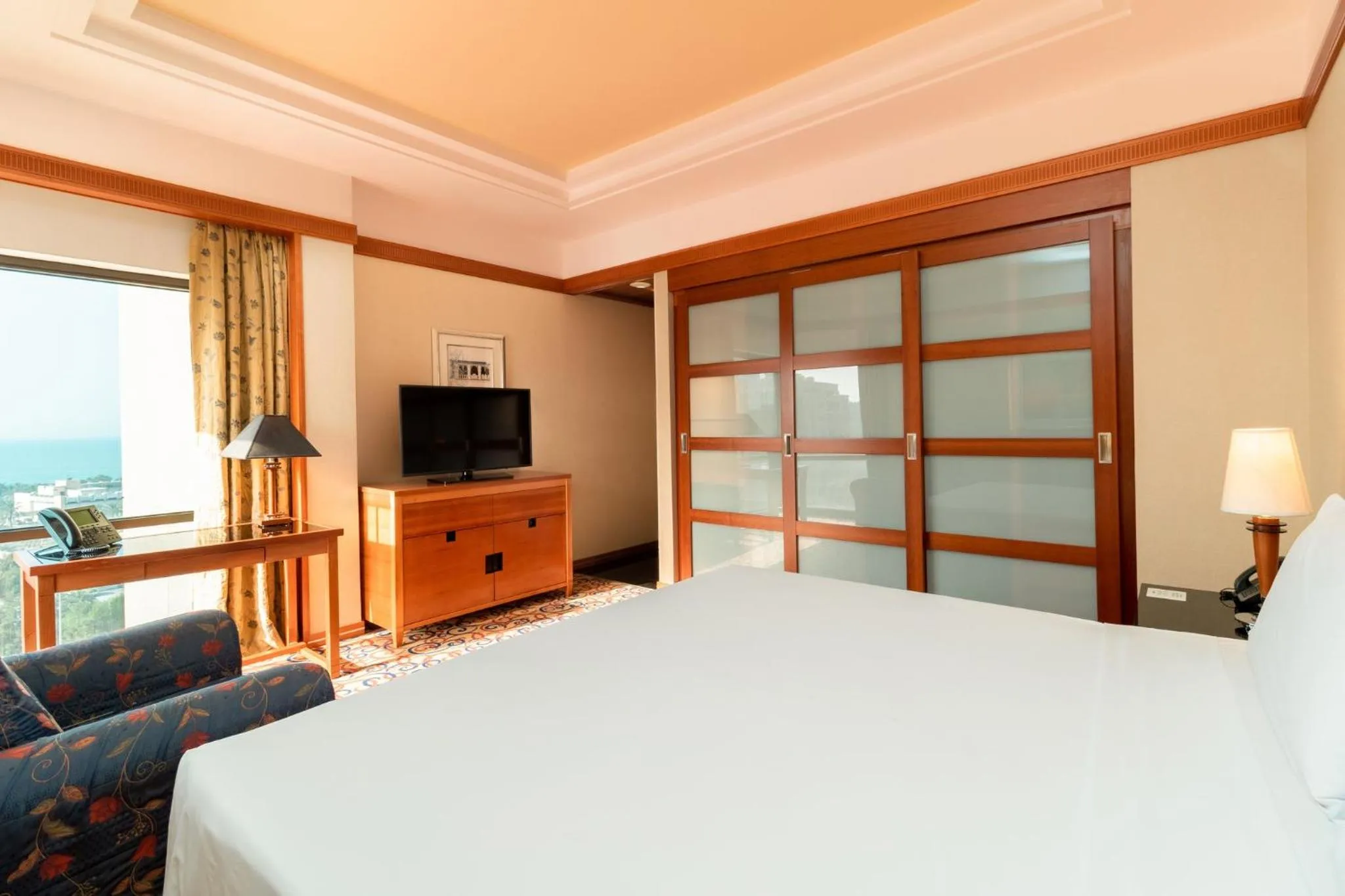 Photo of the whole room, Bed in Holiday Inn Kuwait by IHG