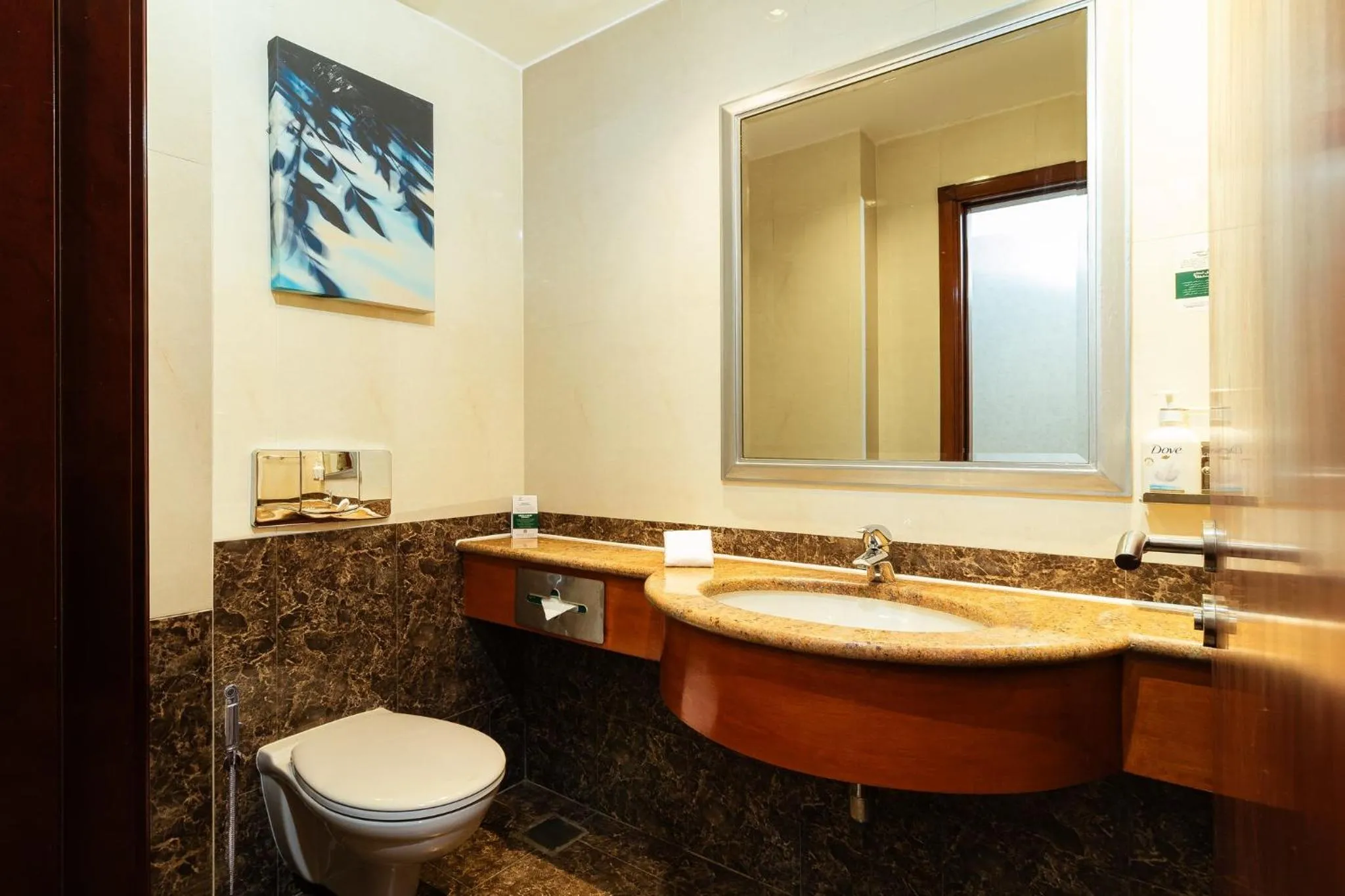 Photo of the whole room in Holiday Inn Kuwait by IHG