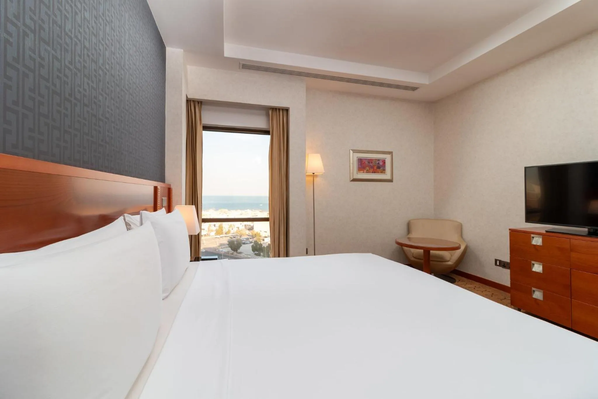 Photo of the whole room, Bed in Holiday Inn Kuwait by IHG