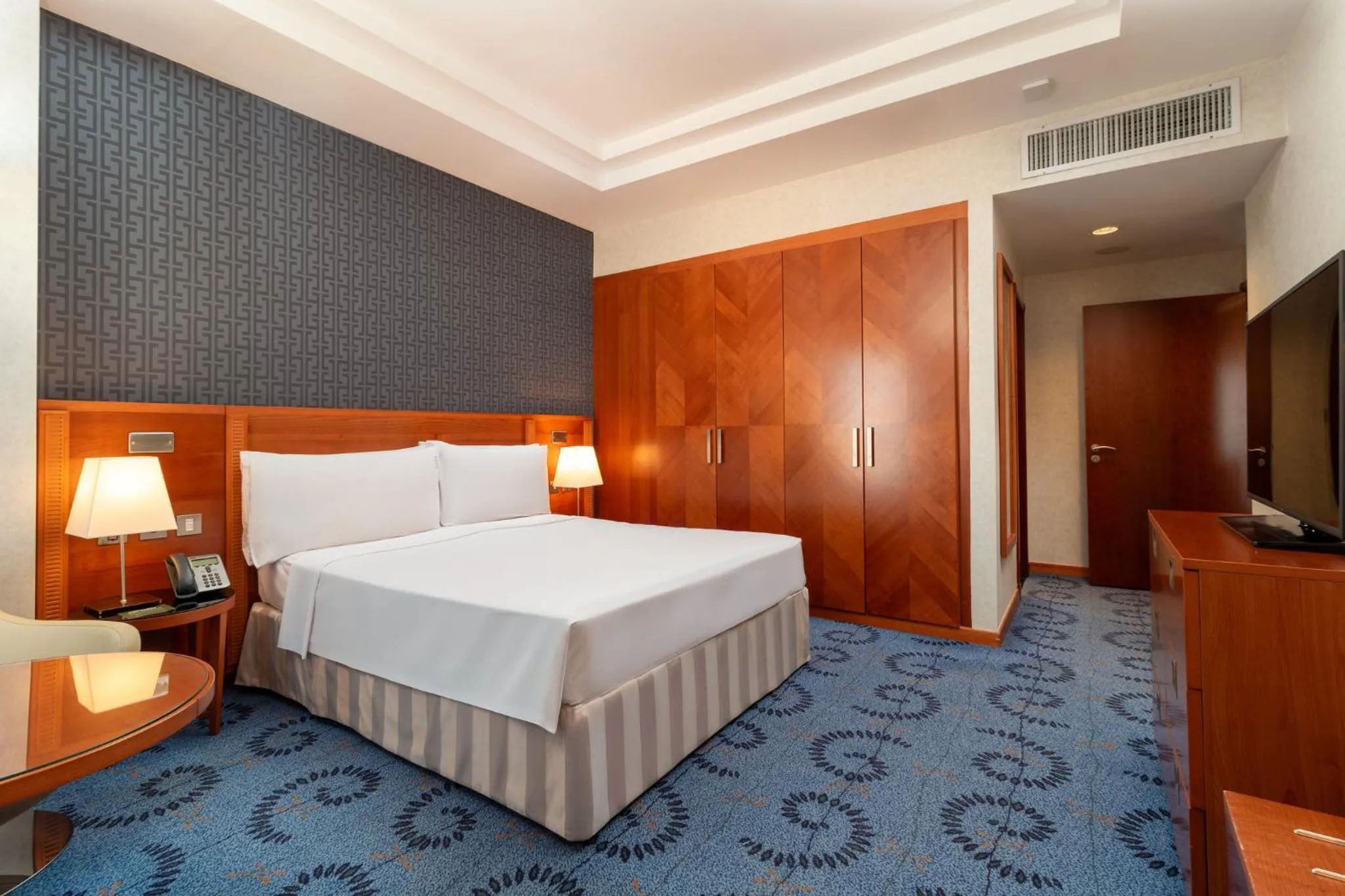 Photo of the whole room, Bed in Holiday Inn Kuwait by IHG
