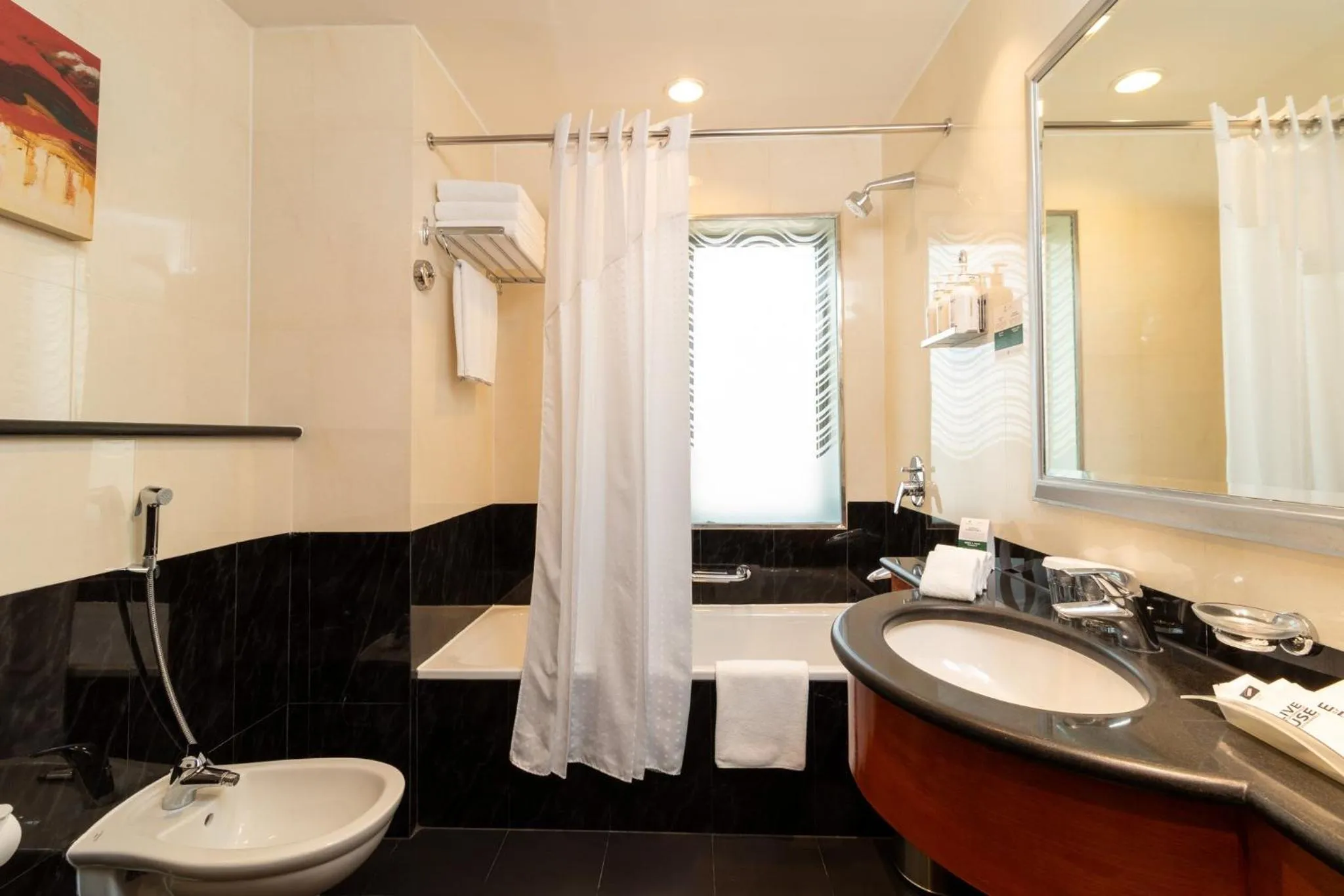 Photo of the whole room in Holiday Inn Kuwait by IHG