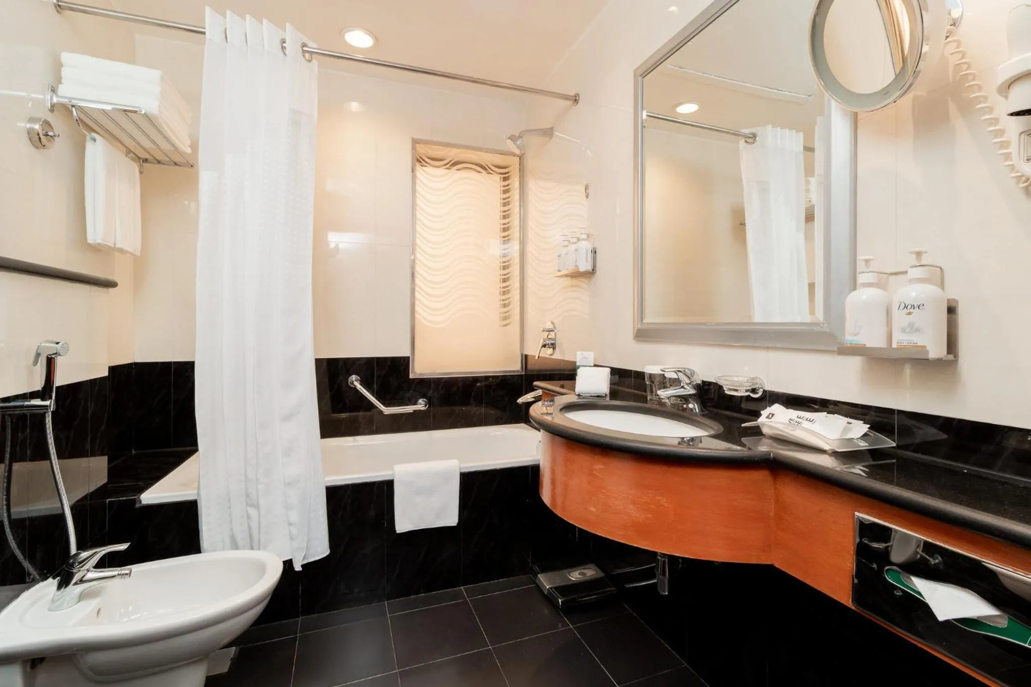 Photo of the whole room in Holiday Inn Kuwait by IHG