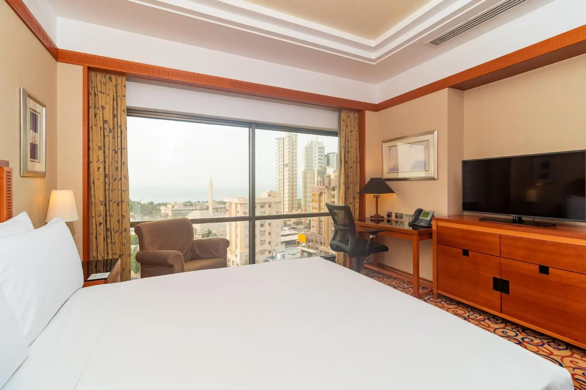 Photo of the whole room, Bed in Holiday Inn Kuwait by IHG Photo of the whole room, Bed in Holiday Inn Kuwait by IHG