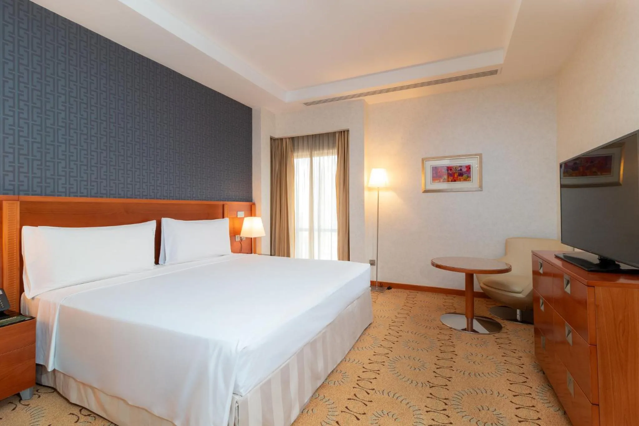 Photo of the whole room, Bed in Holiday Inn Kuwait by IHG