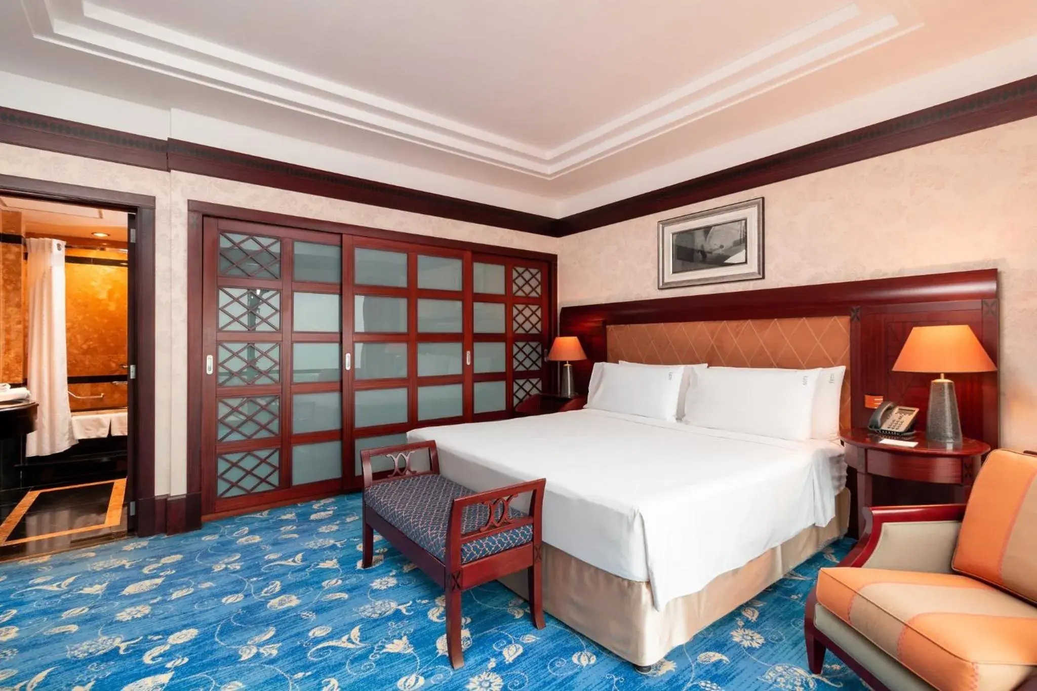 One-Bedroom King Suite with Sea View - Club Floor in Holiday Inn Kuwait by IHG One-Bedroom King Suite with Sea View - Club Floor in Holiday Inn Kuwait by IHG