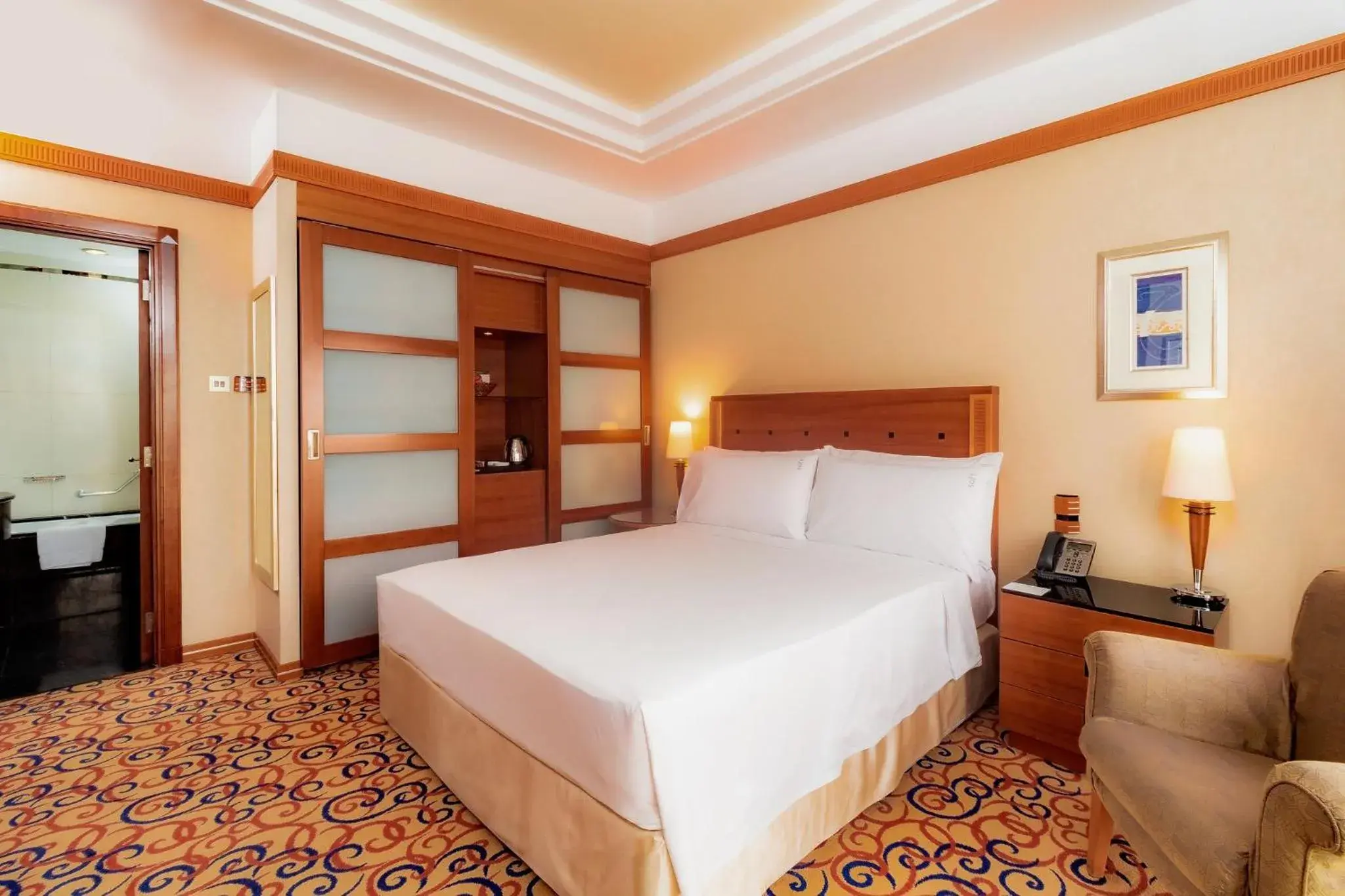 Standard Queen Room in Holiday Inn Kuwait by IHG Standard Queen Room in Holiday Inn Kuwait by IHG