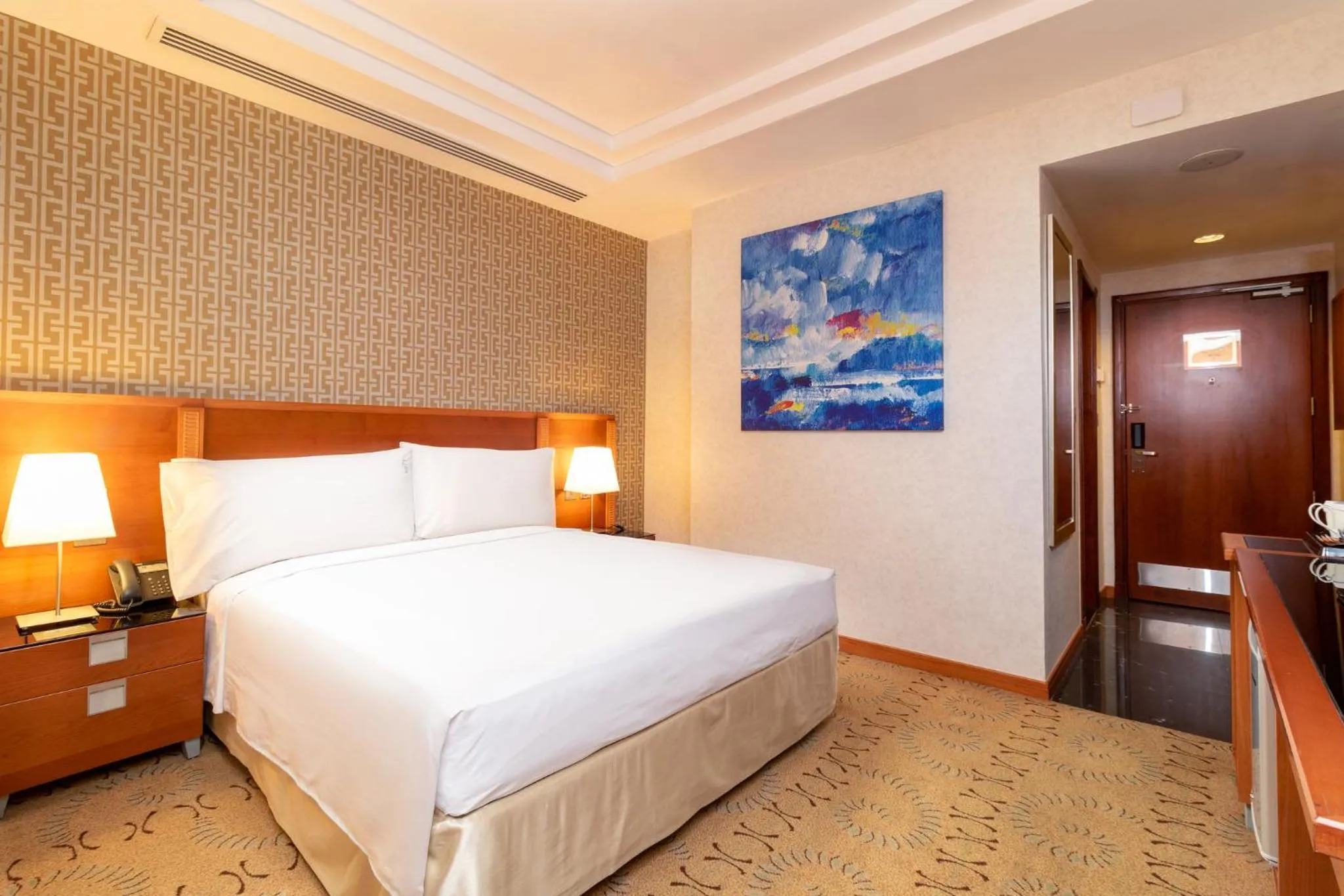 Photo of the whole room, Bed in Holiday Inn Kuwait by IHG