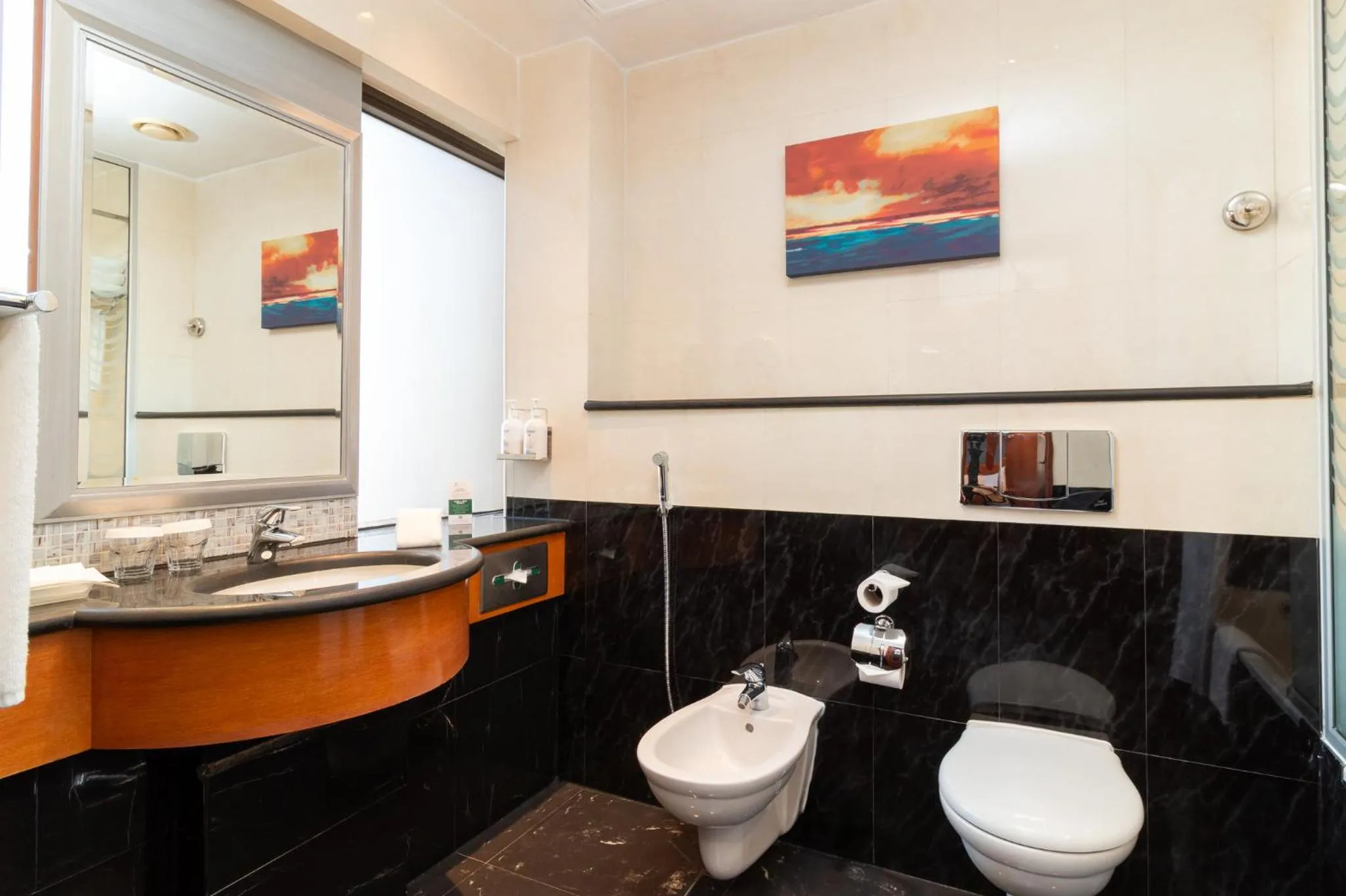 Photo of the whole room in Holiday Inn Kuwait by IHG