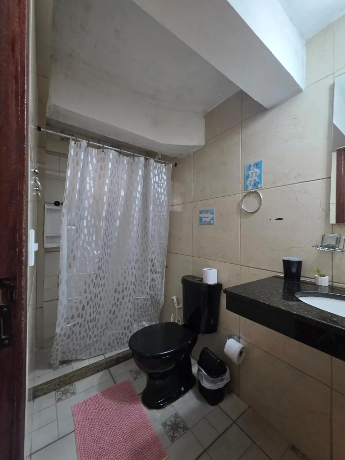 Bathroom in Namorada Brava Guest House