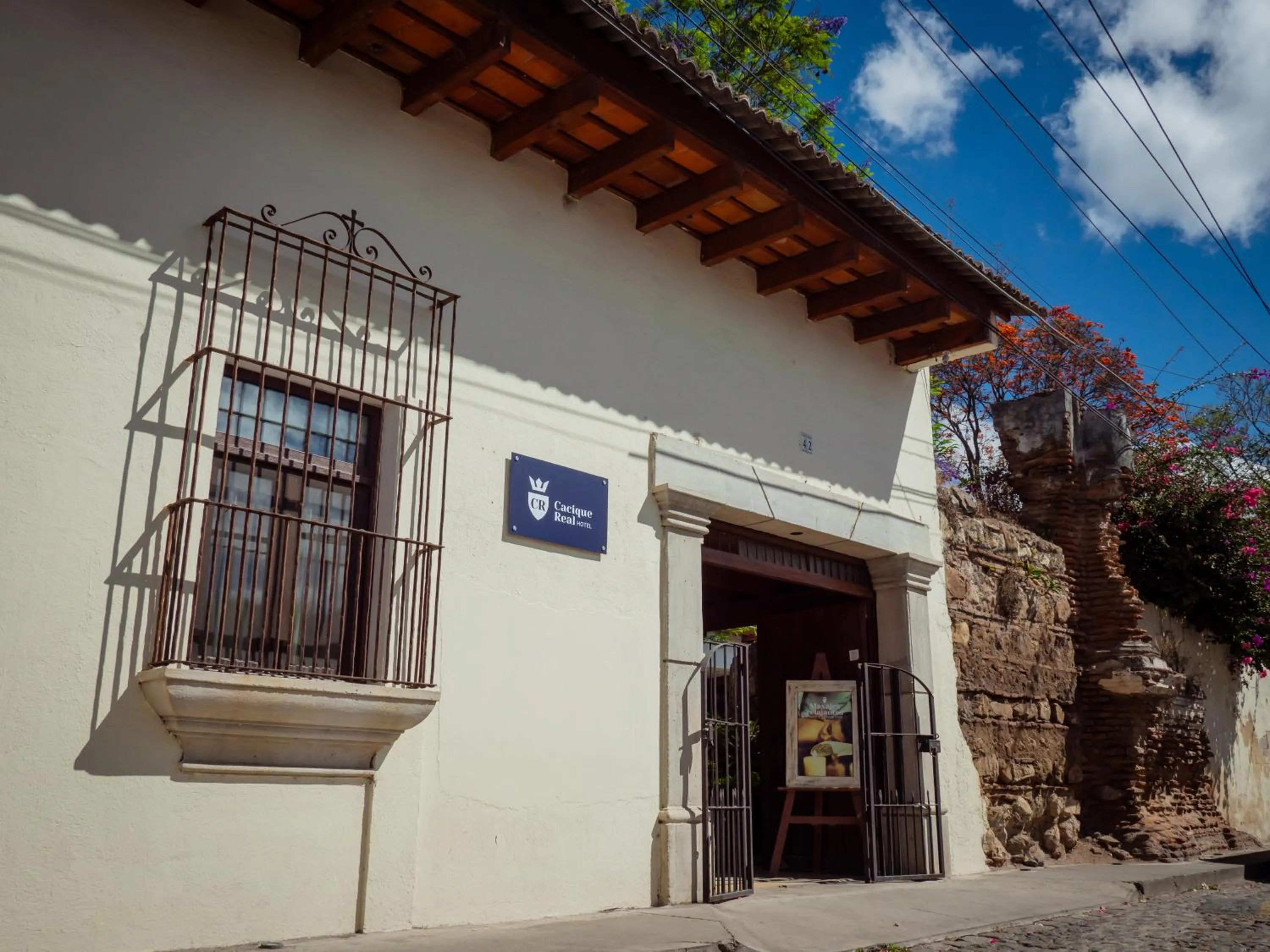 Facade/entrance in Hotel Cacique Real