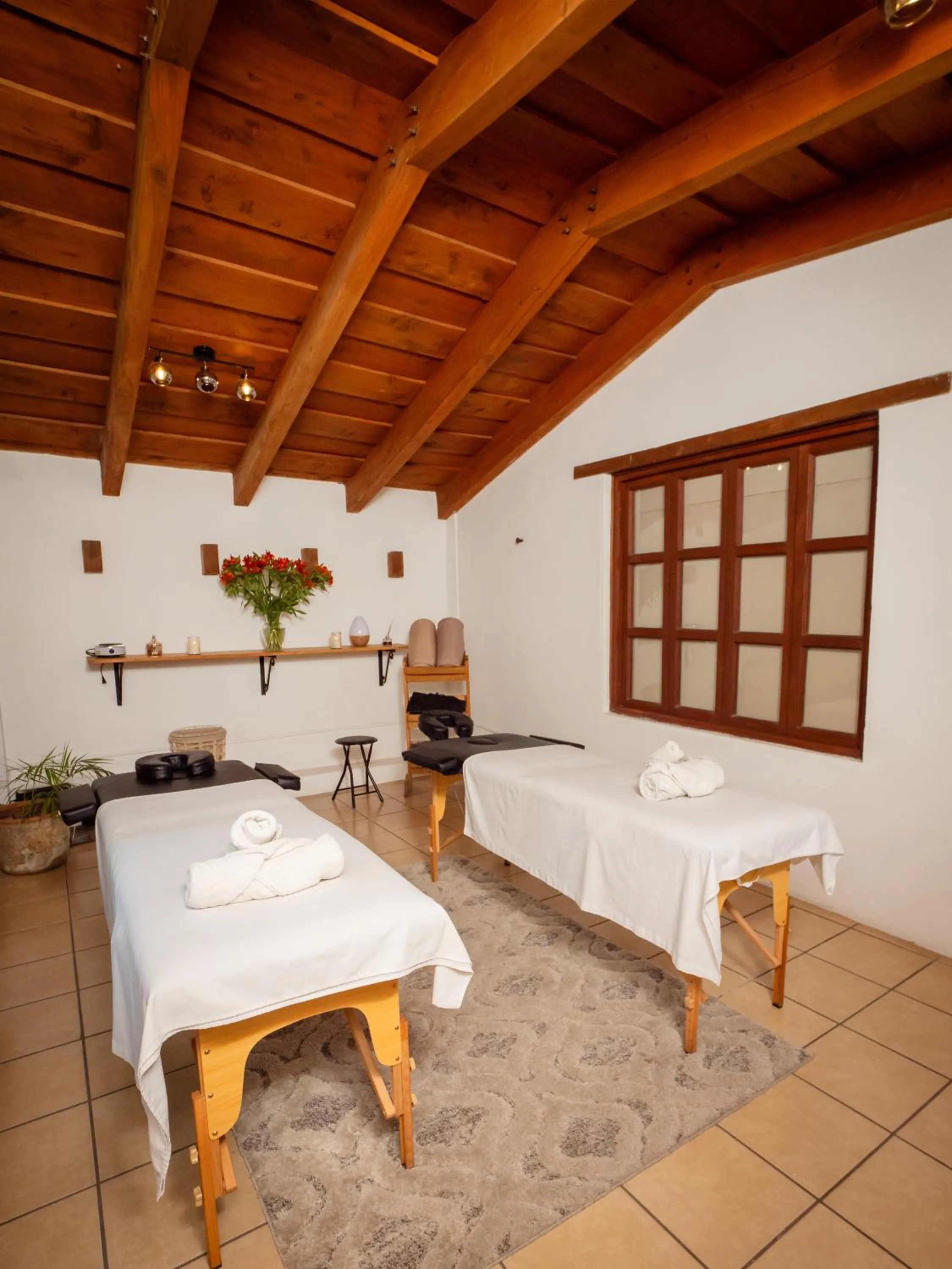 Massage, Bed in Hotel Cacique Real