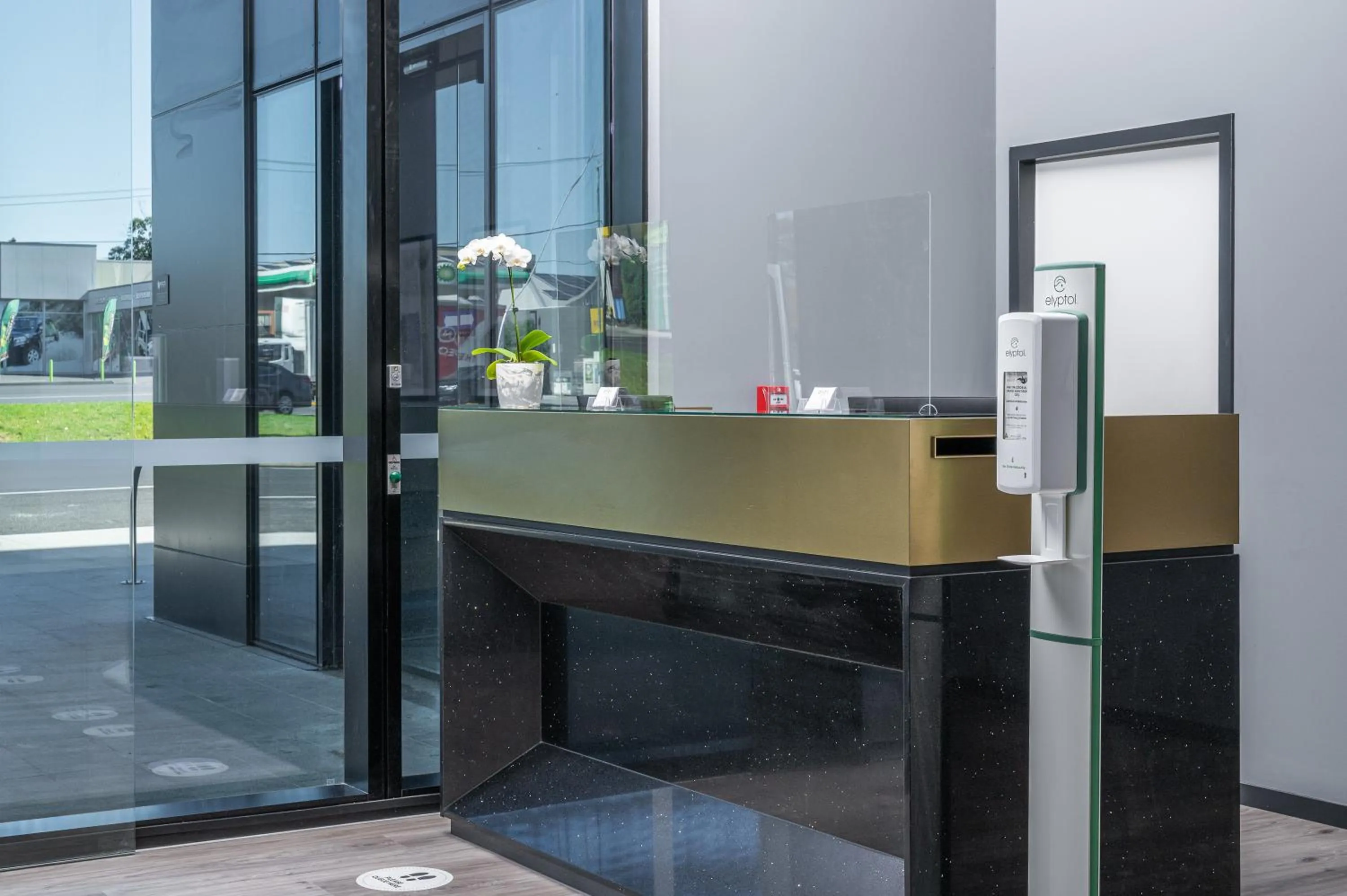 Lobby or reception in Oros Hotel and Apartments