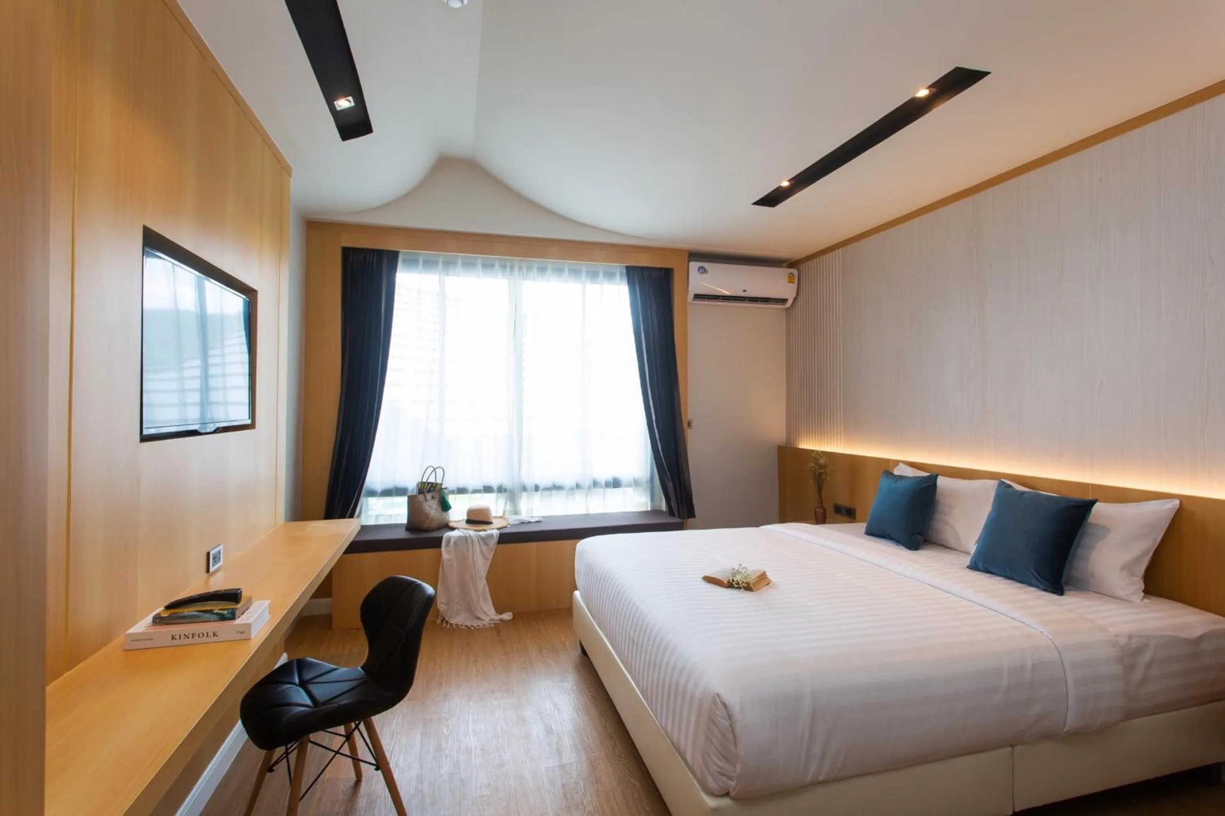 Bedroom, Bed in The Canale Samui Resort