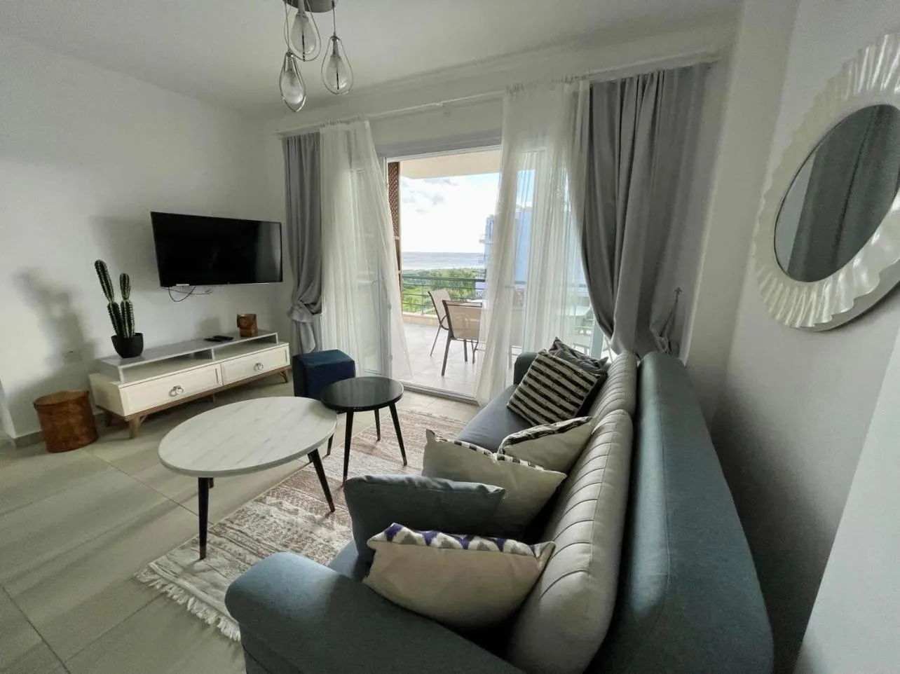 TV and multimedia in Peaceful Run-a-way by the Sea