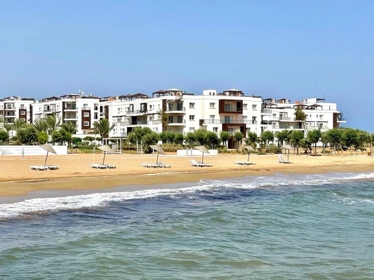Property building in Peaceful Run-a-way by the Sea