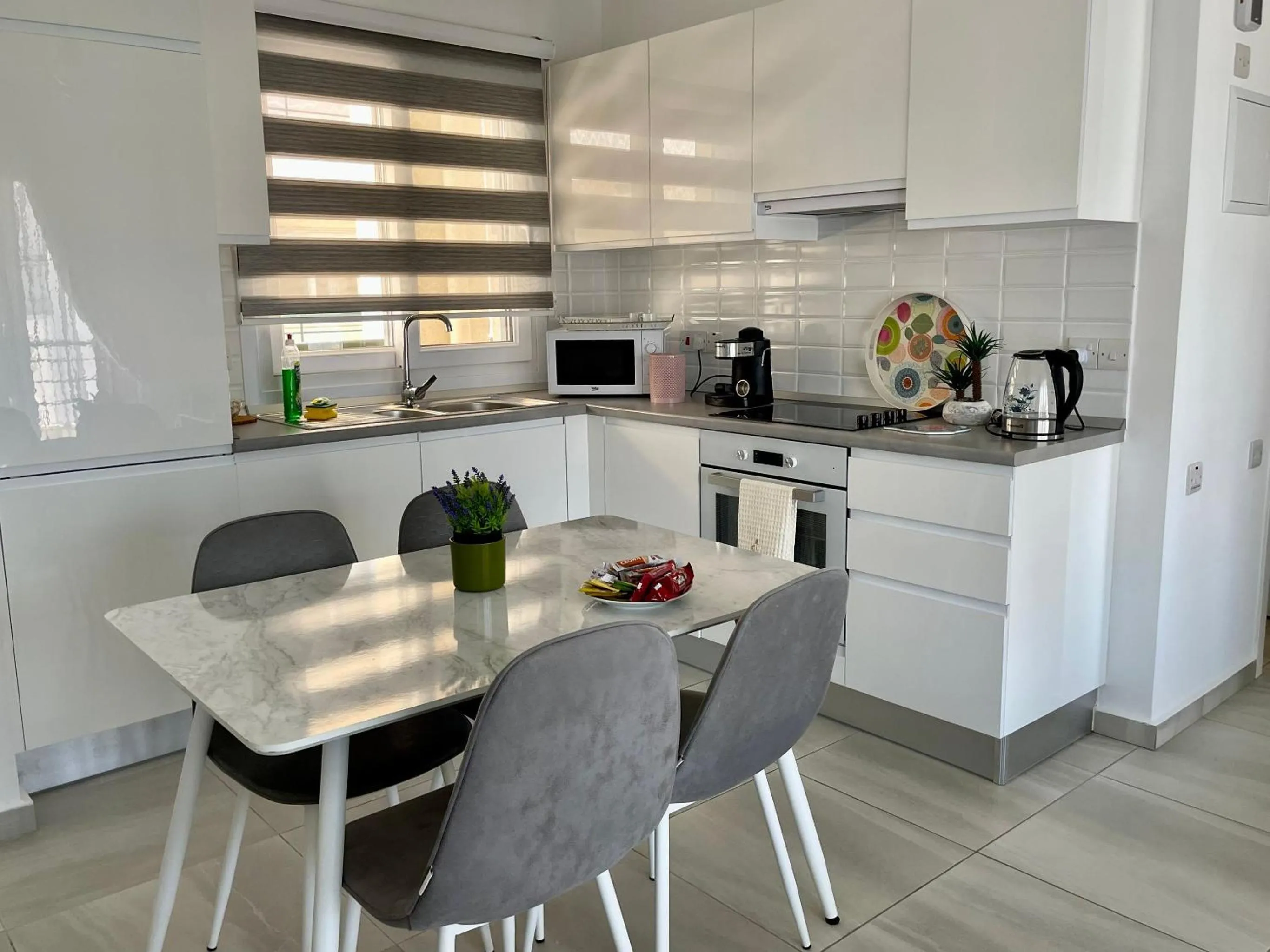 Kitchen or kitchenette in Peaceful Run-a-way by the Sea