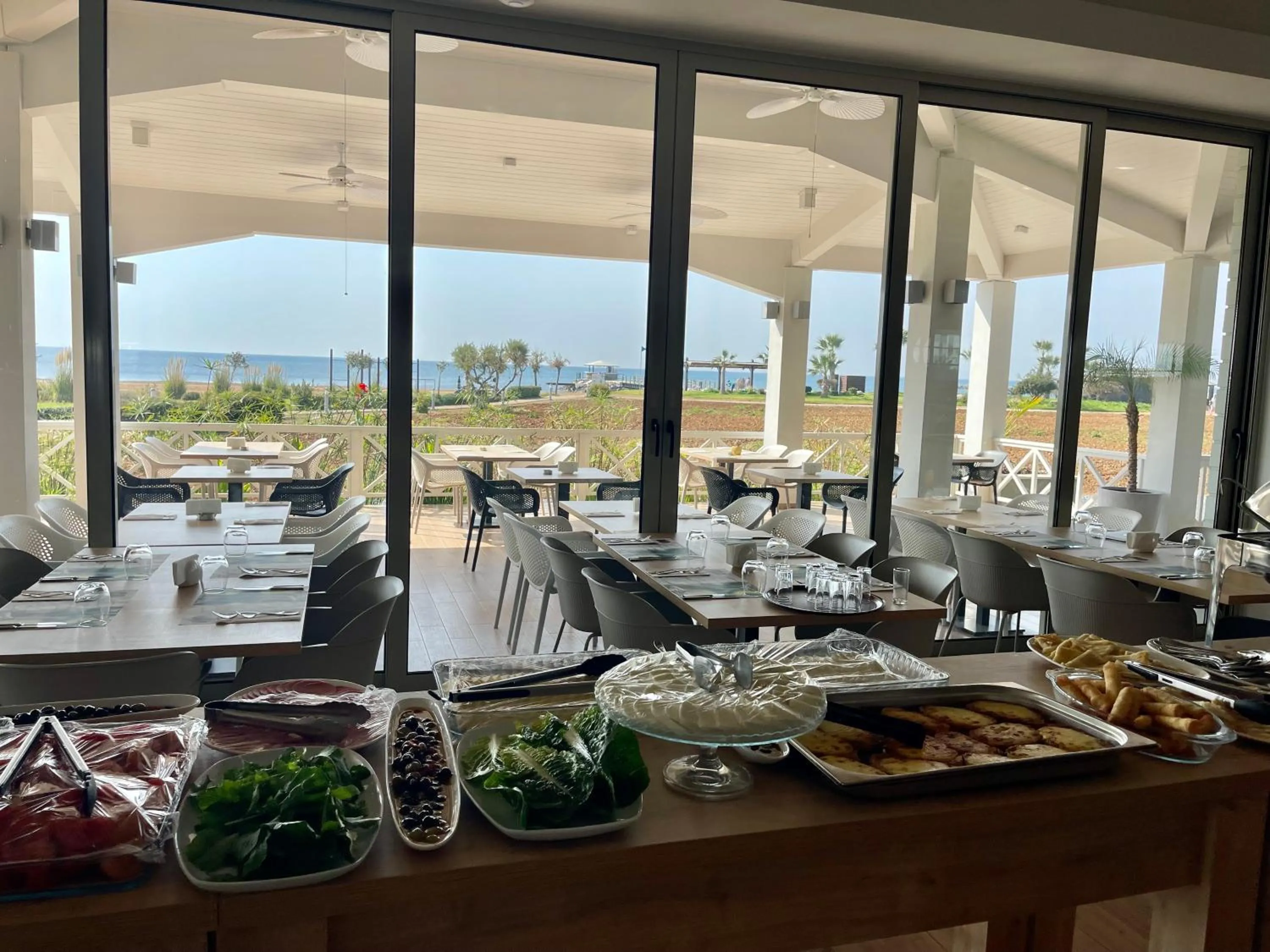 Restaurant/places to eat in Peaceful Run-a-way by the Sea
