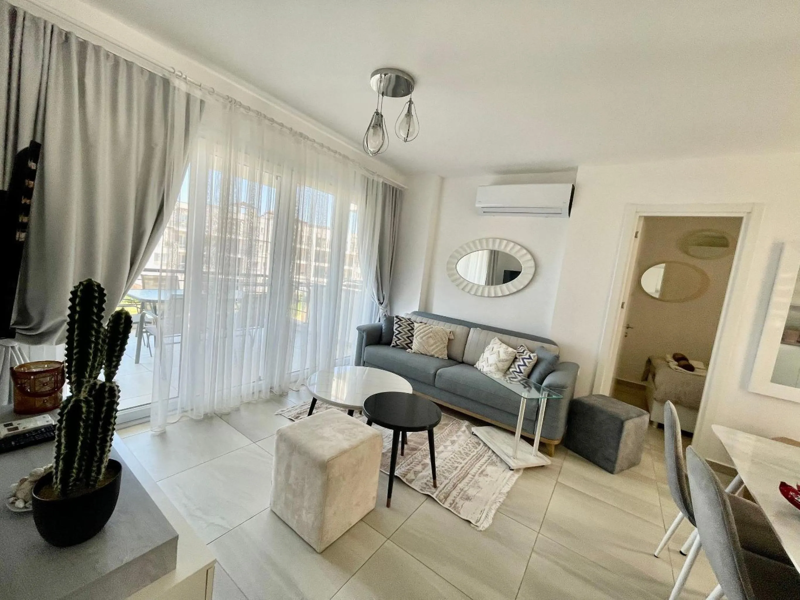 Living room in Peaceful Run-a-way by the Sea