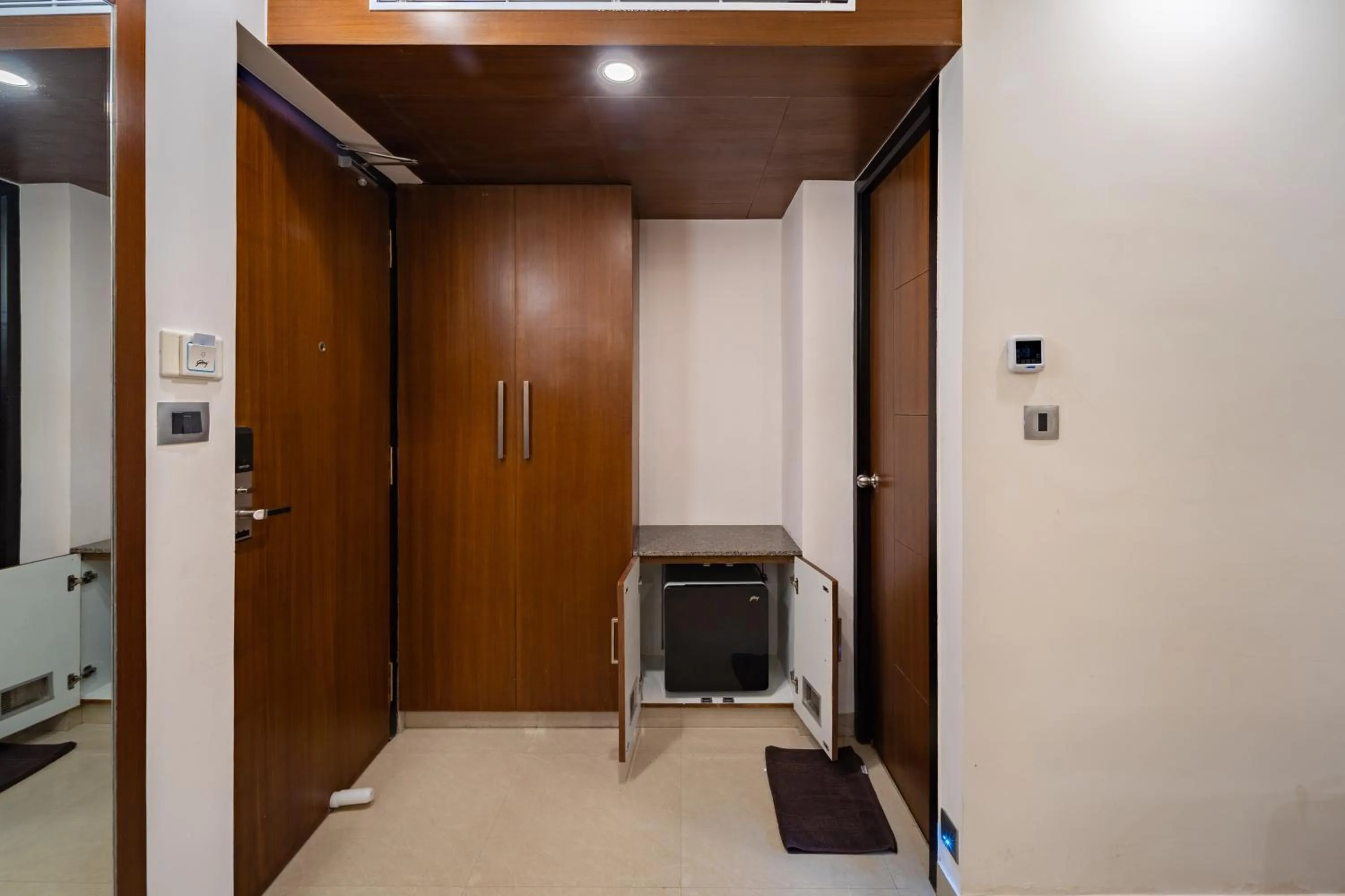 wardrobe in La Grrande Malar - The Boutique Hotel Pondicherry