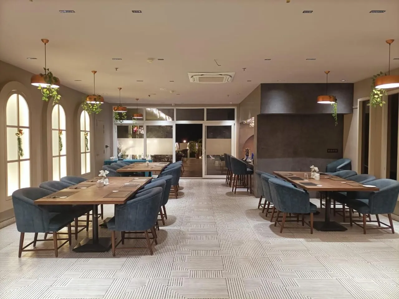 Restaurant/places to eat in VIPs Hotel Olive