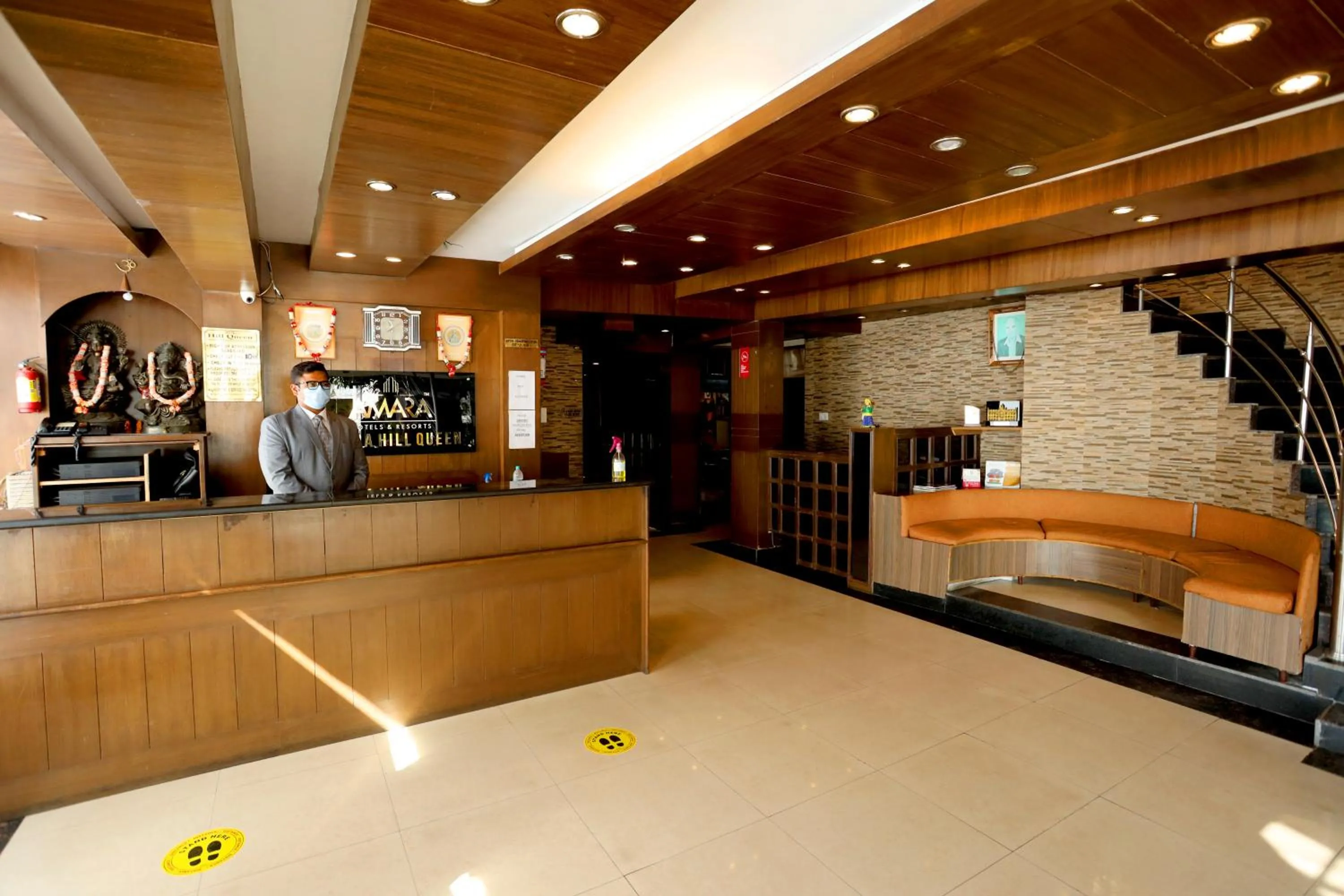 Lobby or reception in Calux Hill Queen at Mall Road with Parking - Formerly Amara
