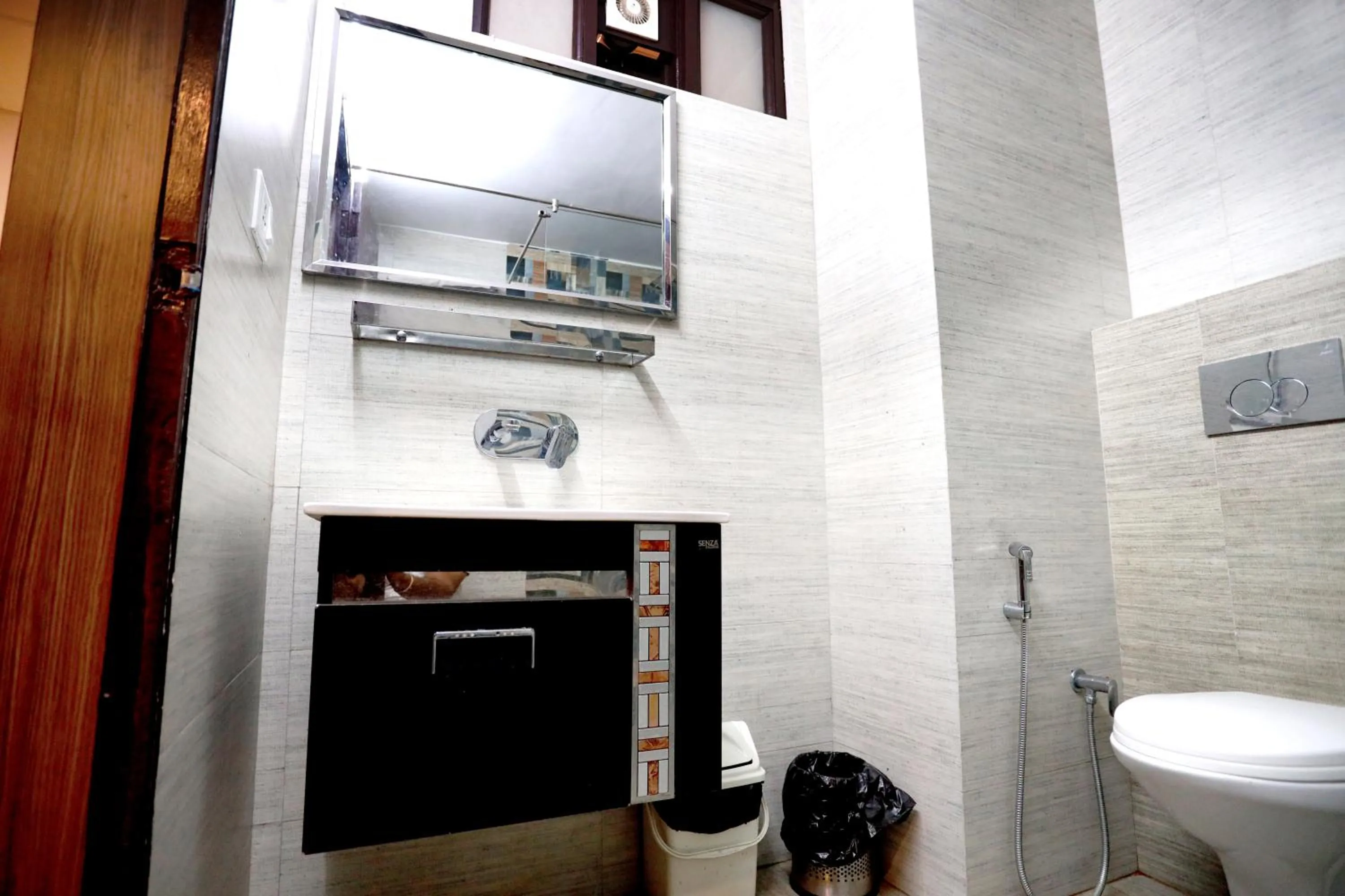 Bathroom in Calux Hill Queen at Mall Road with Parking - Formerly Amara
