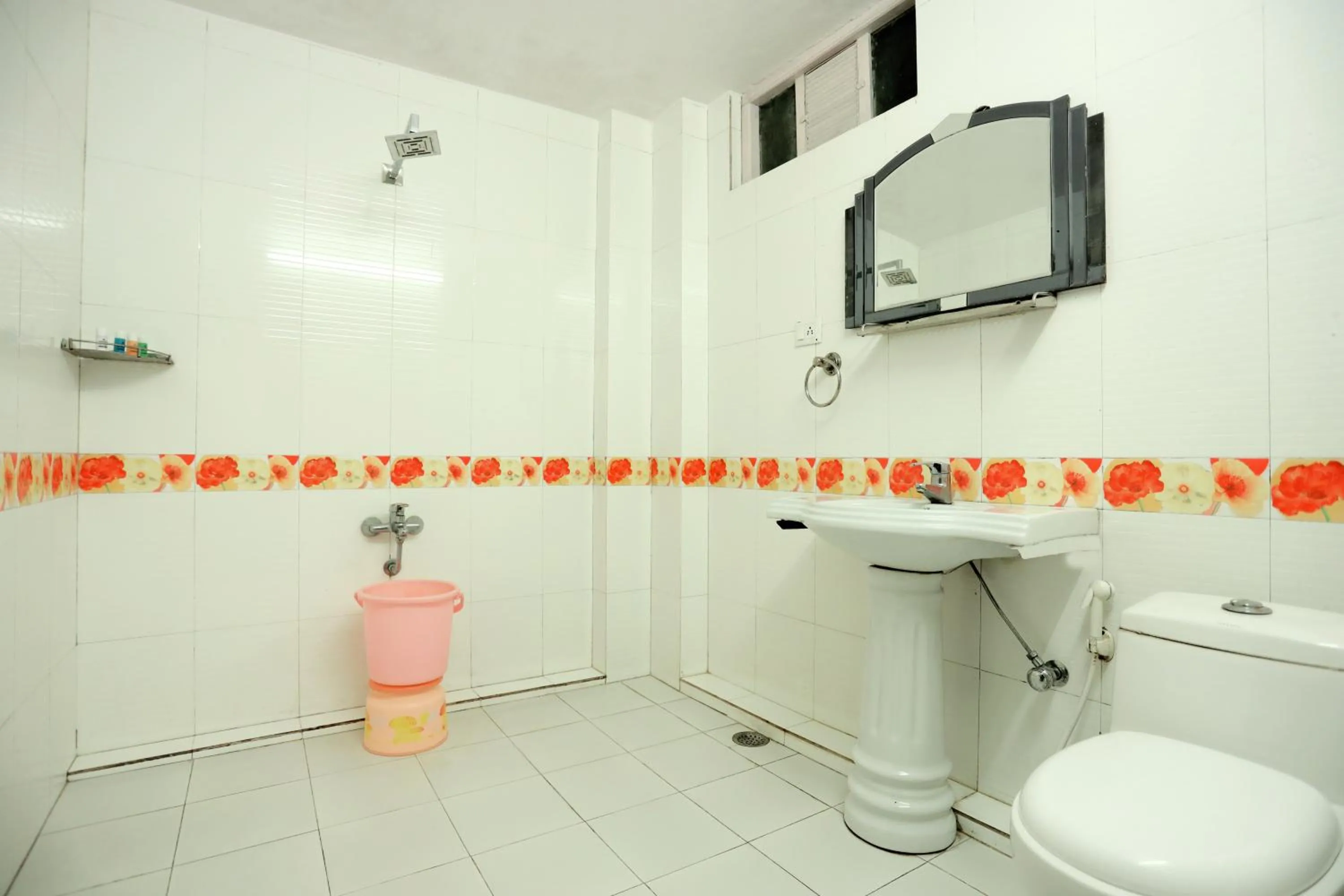 Bathroom in Calux Hill Queen at Mall Road with Parking - Formerly Amara