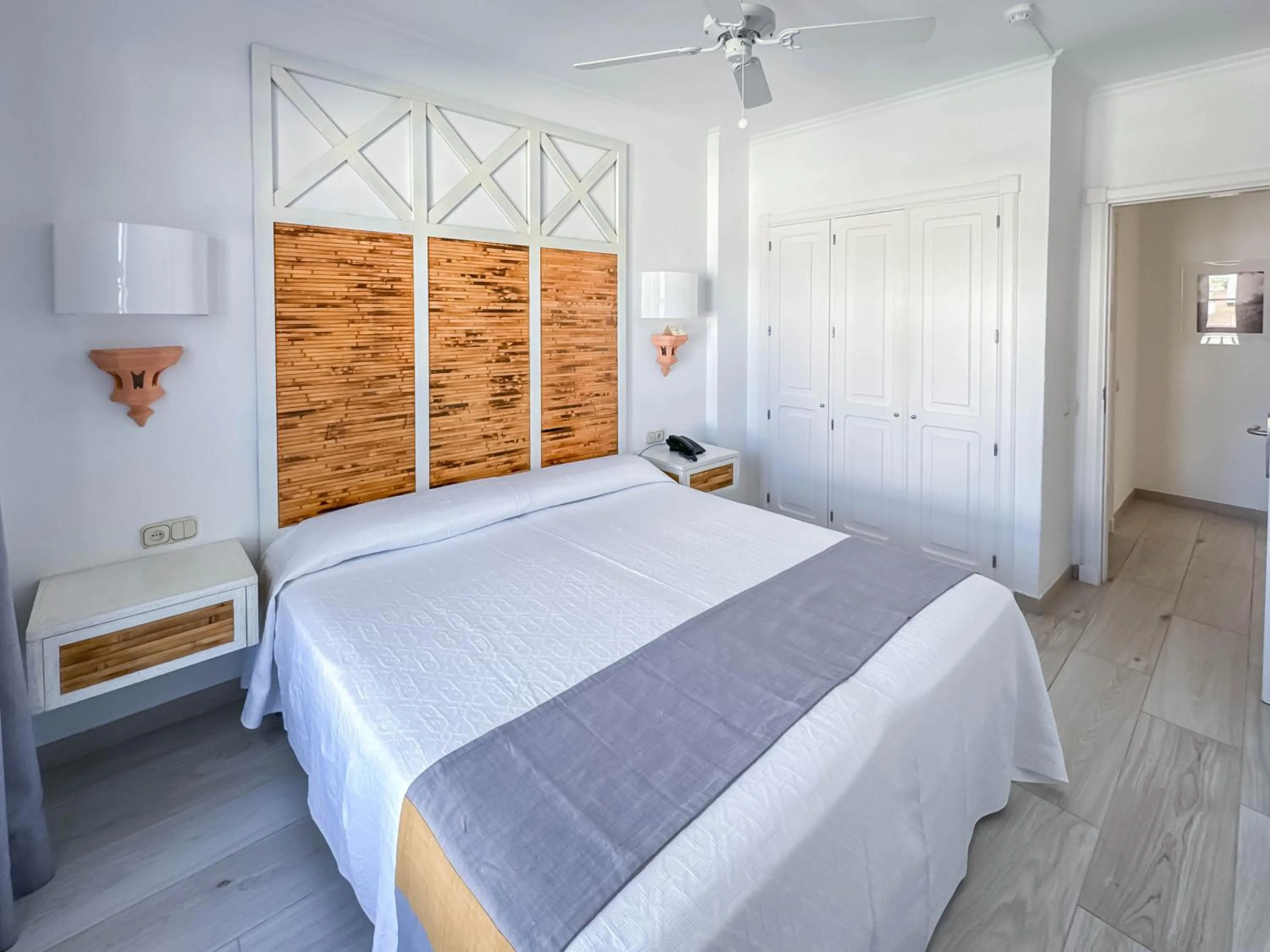 Bedroom, Bed in Apartamentos Parque del Sol