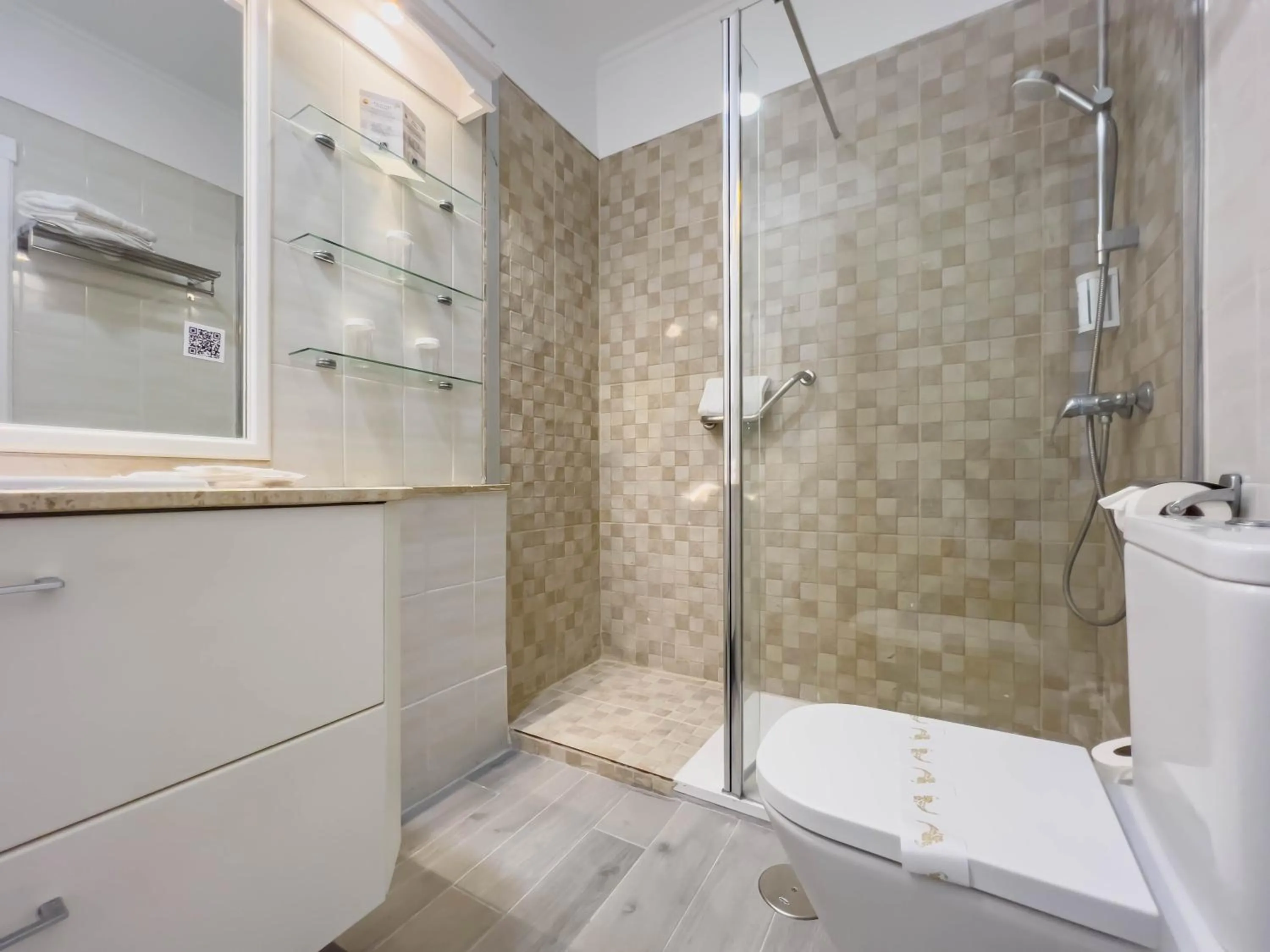 Shower in Apartamentos Parque del Sol