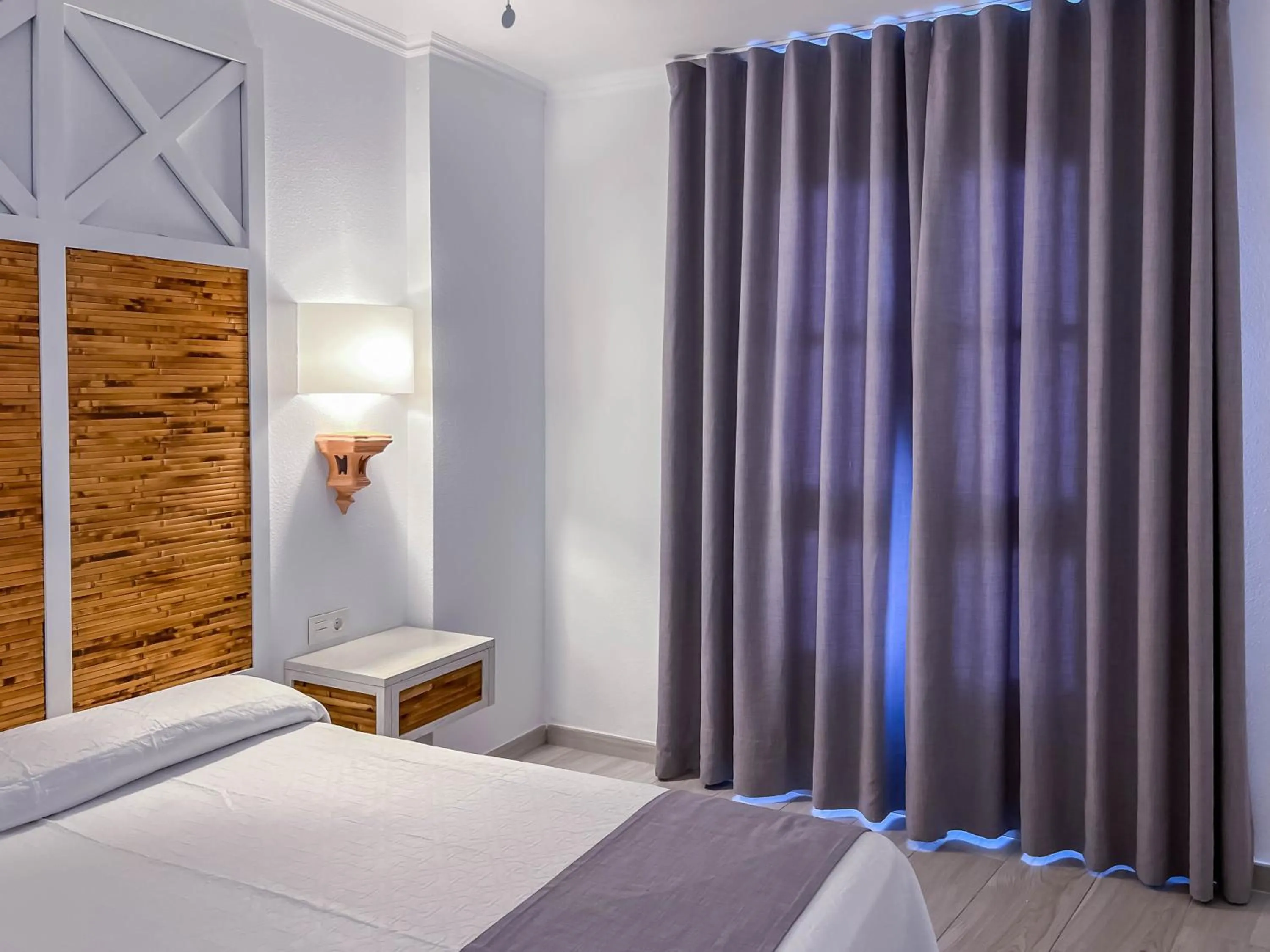 Bedroom, Bed in Apartamentos Parque del Sol