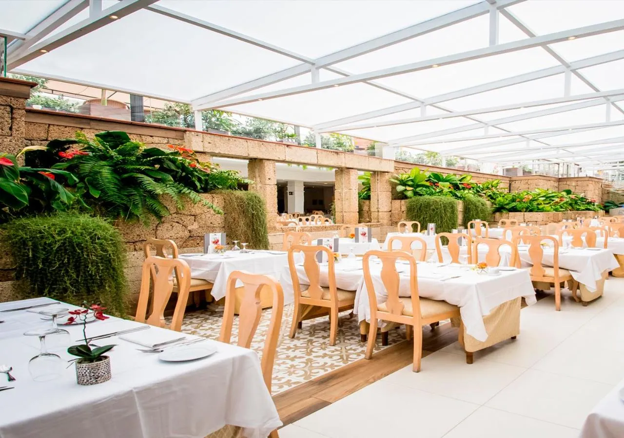 Restaurant/places to eat in Apartamentos Parque del Sol