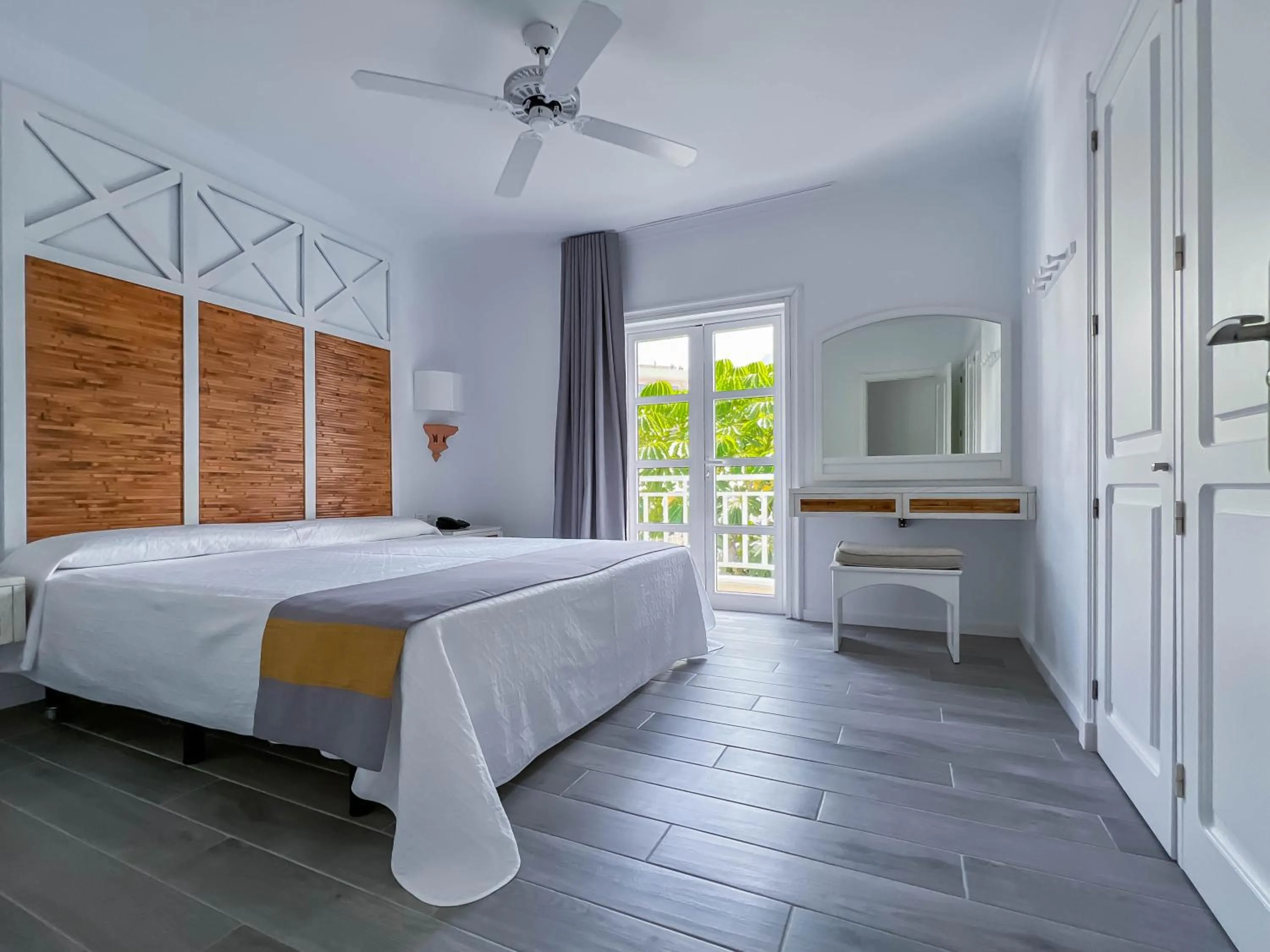 Bedroom, Bed in Apartamentos Parque del Sol