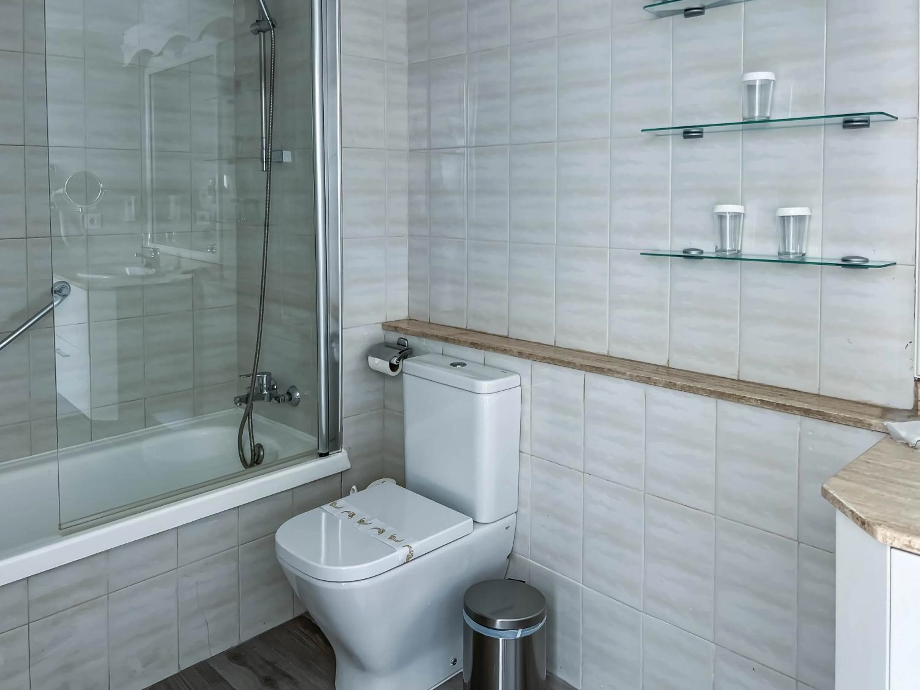 Bathroom in Apartamentos Parque del Sol