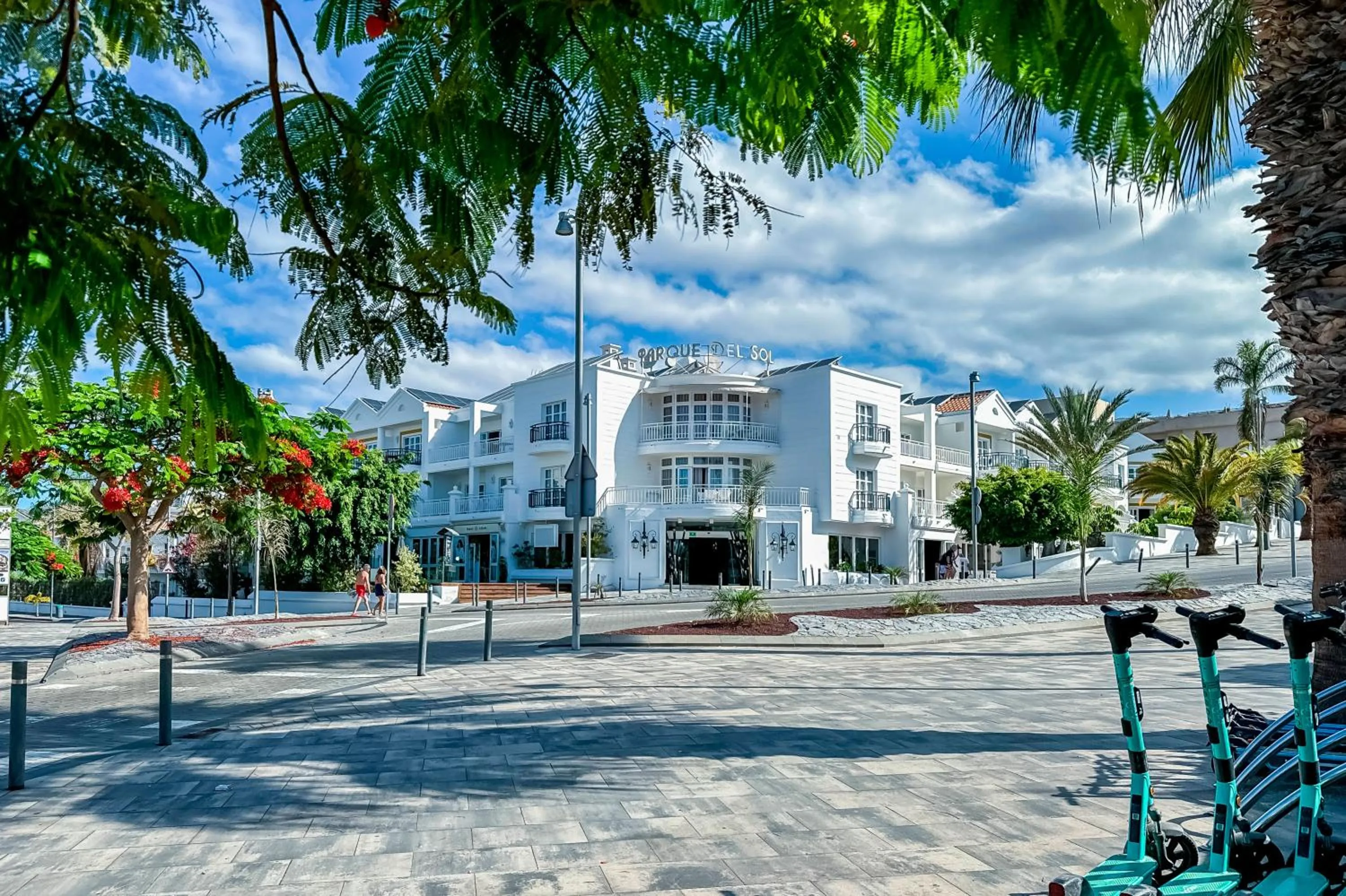 Property building in Apartamentos Parque del Sol