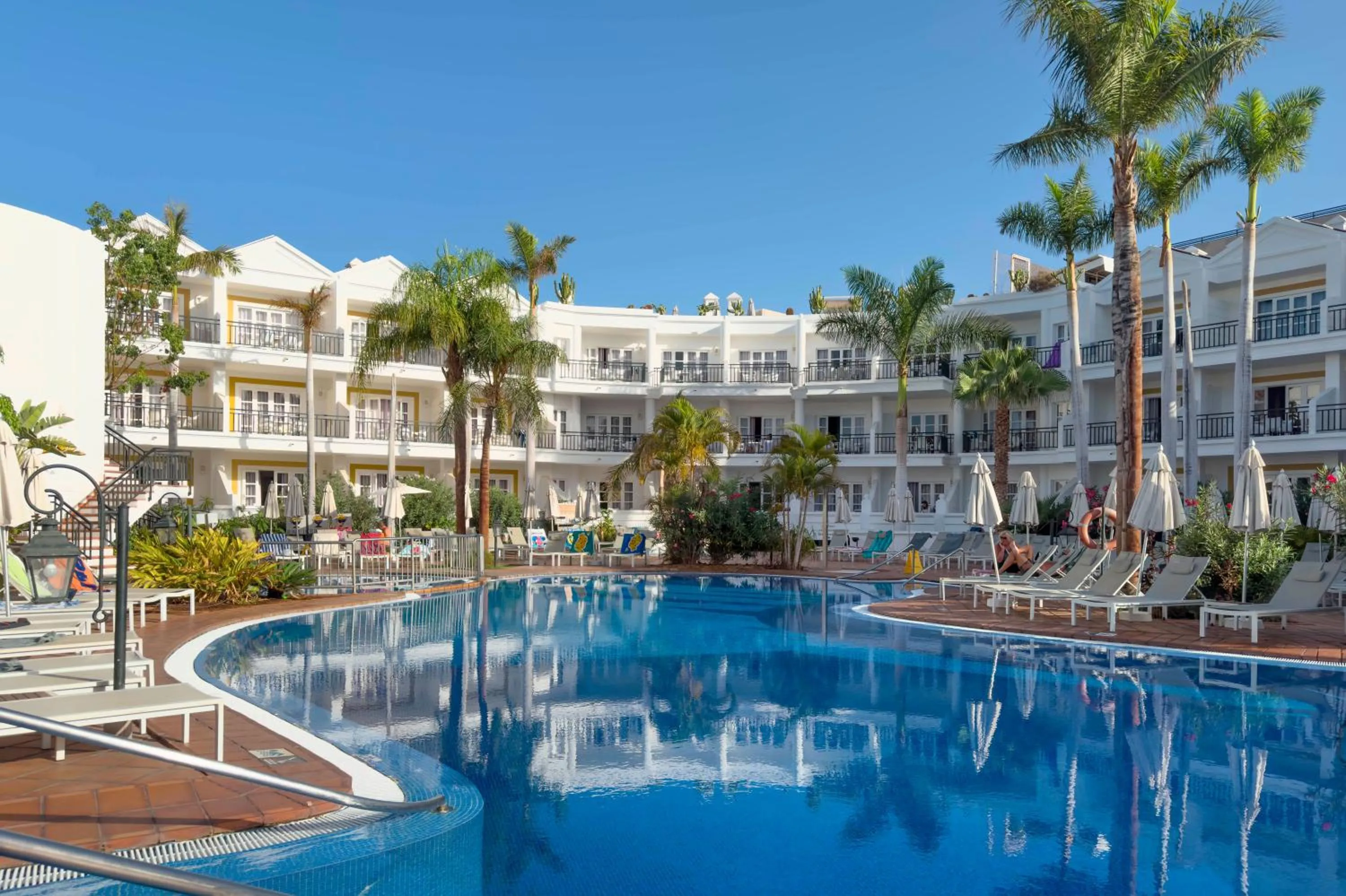 Property building in Apartamentos Parque del Sol