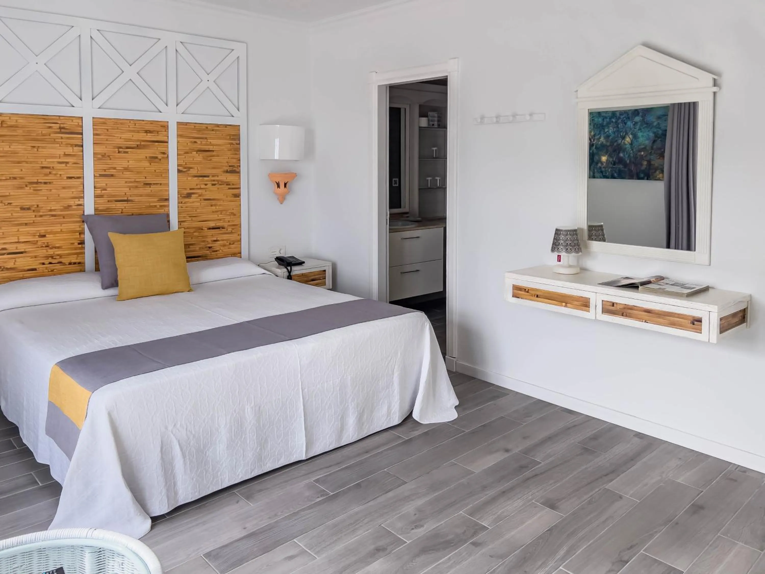 Bedroom, Bed in Apartamentos Parque del Sol