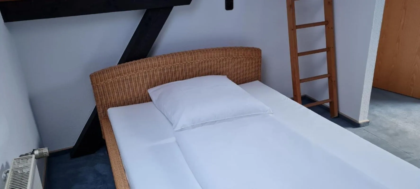 Bedroom, Bed in Hotel Zur Erholung & Restaurant Amme's Landhaus