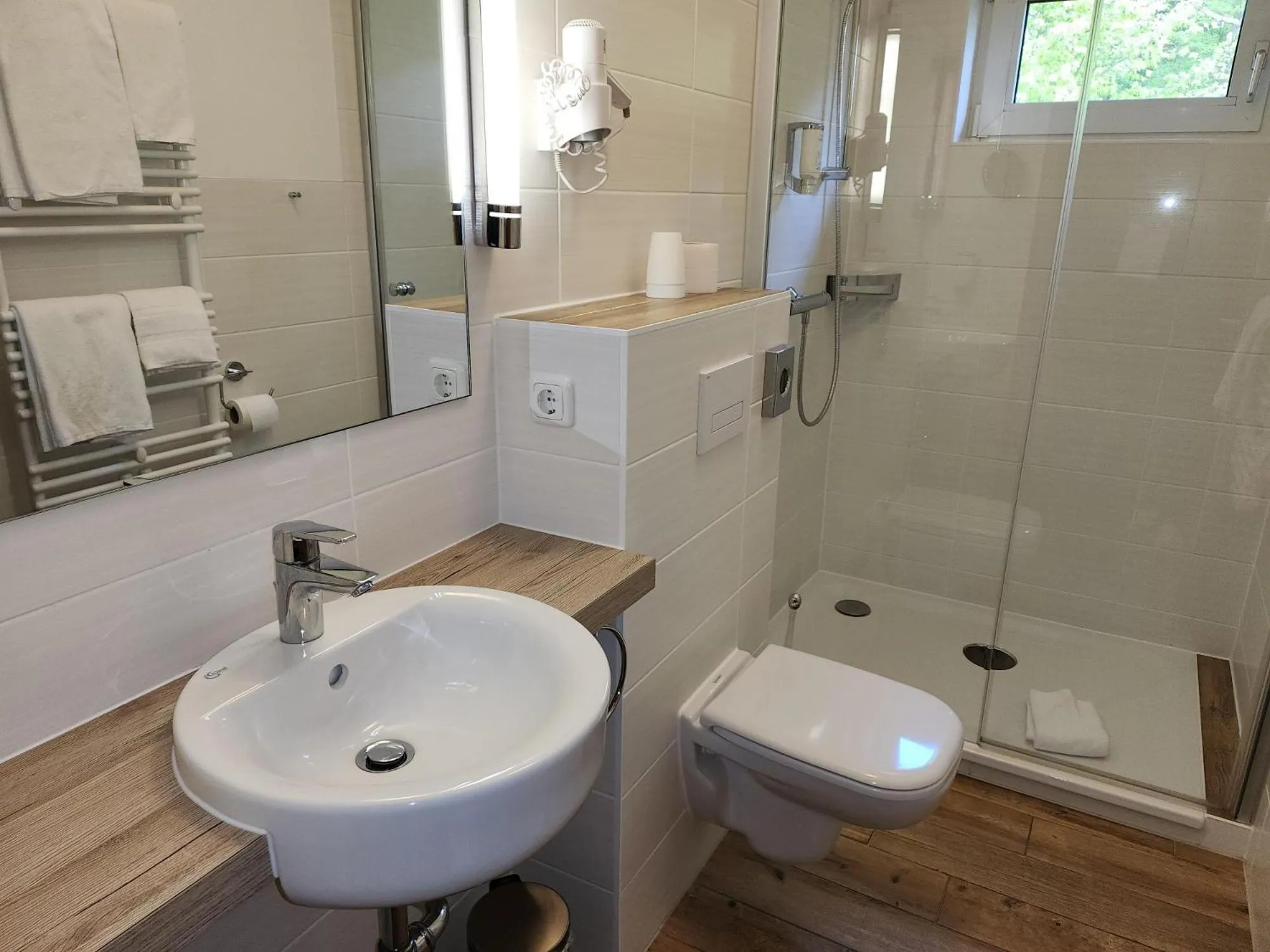 Bathroom in Hotel Zur Erholung & Restaurant Amme's Landhaus