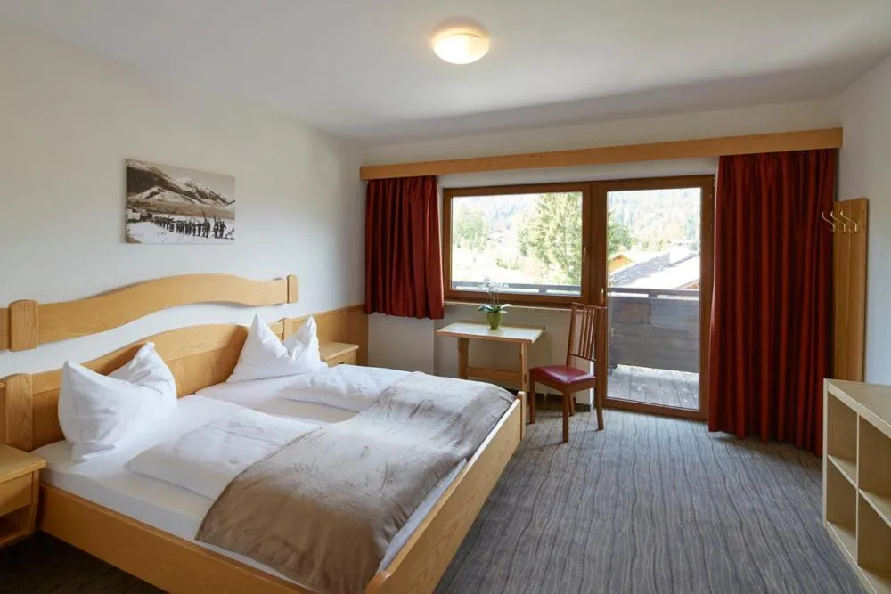 Double or Twin Room with Terrace in Sonnenburg Hotel