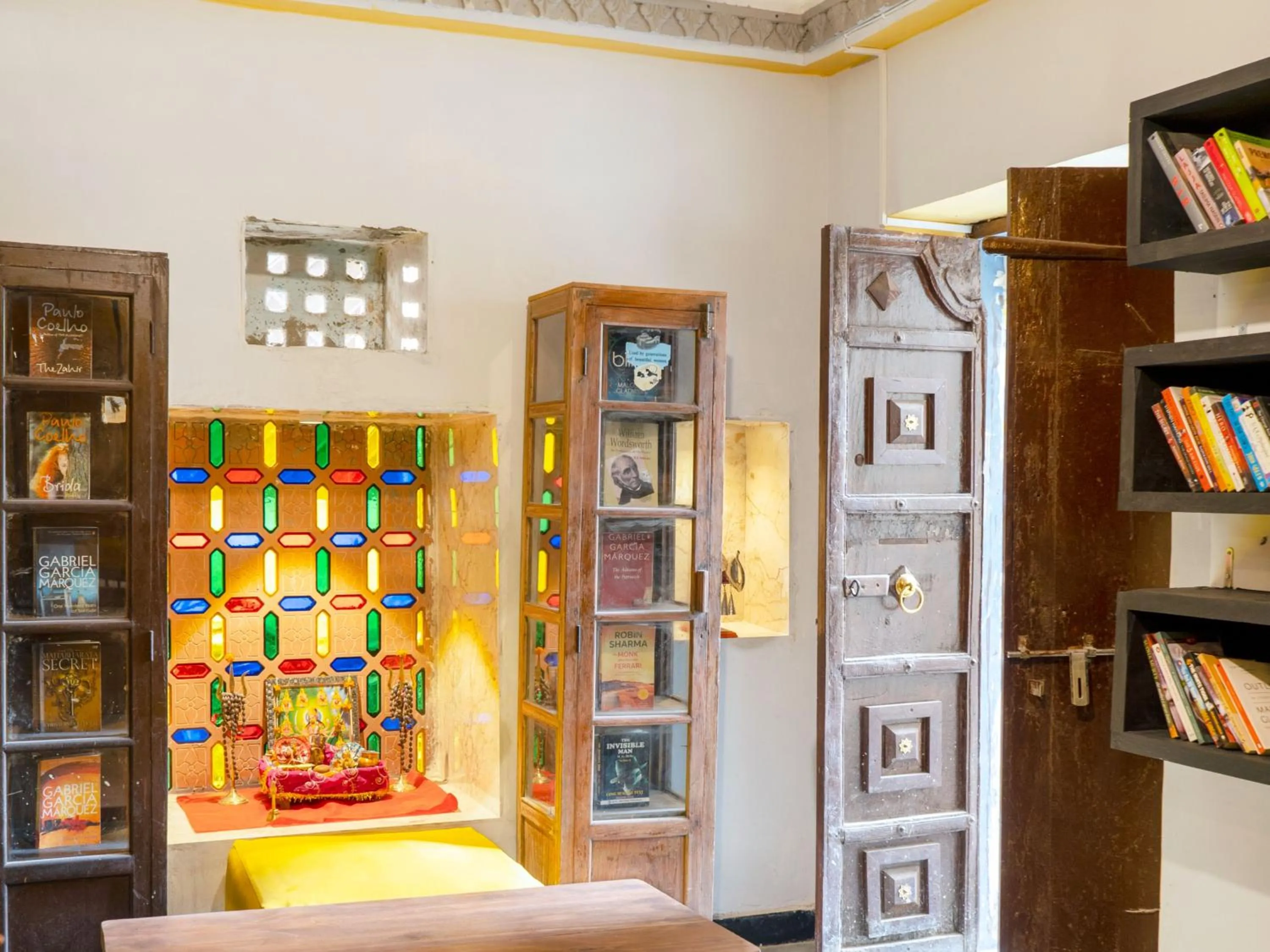 Library in The Hosteller Udaipur