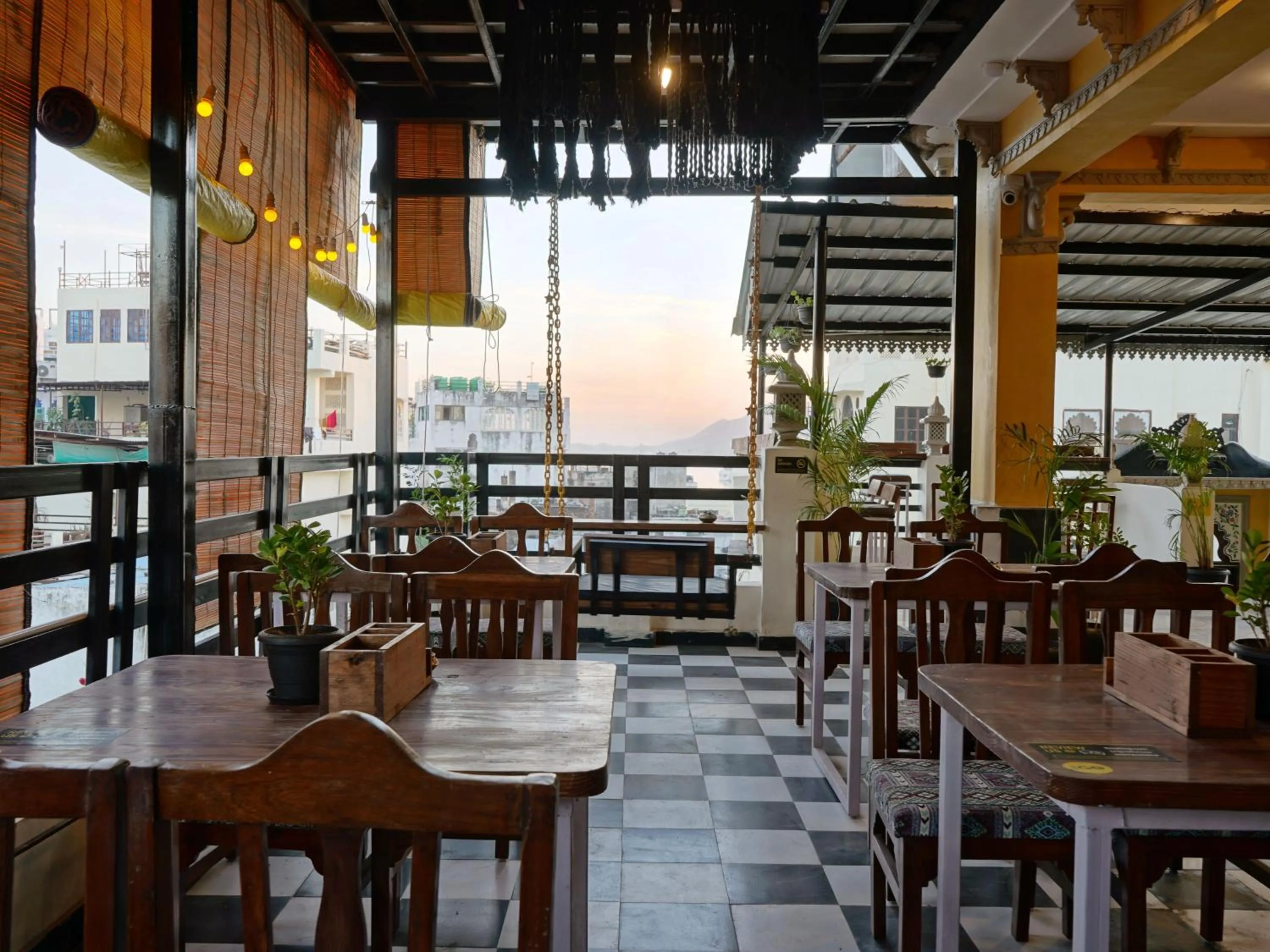 Restaurant/places to eat in The Hosteller Udaipur