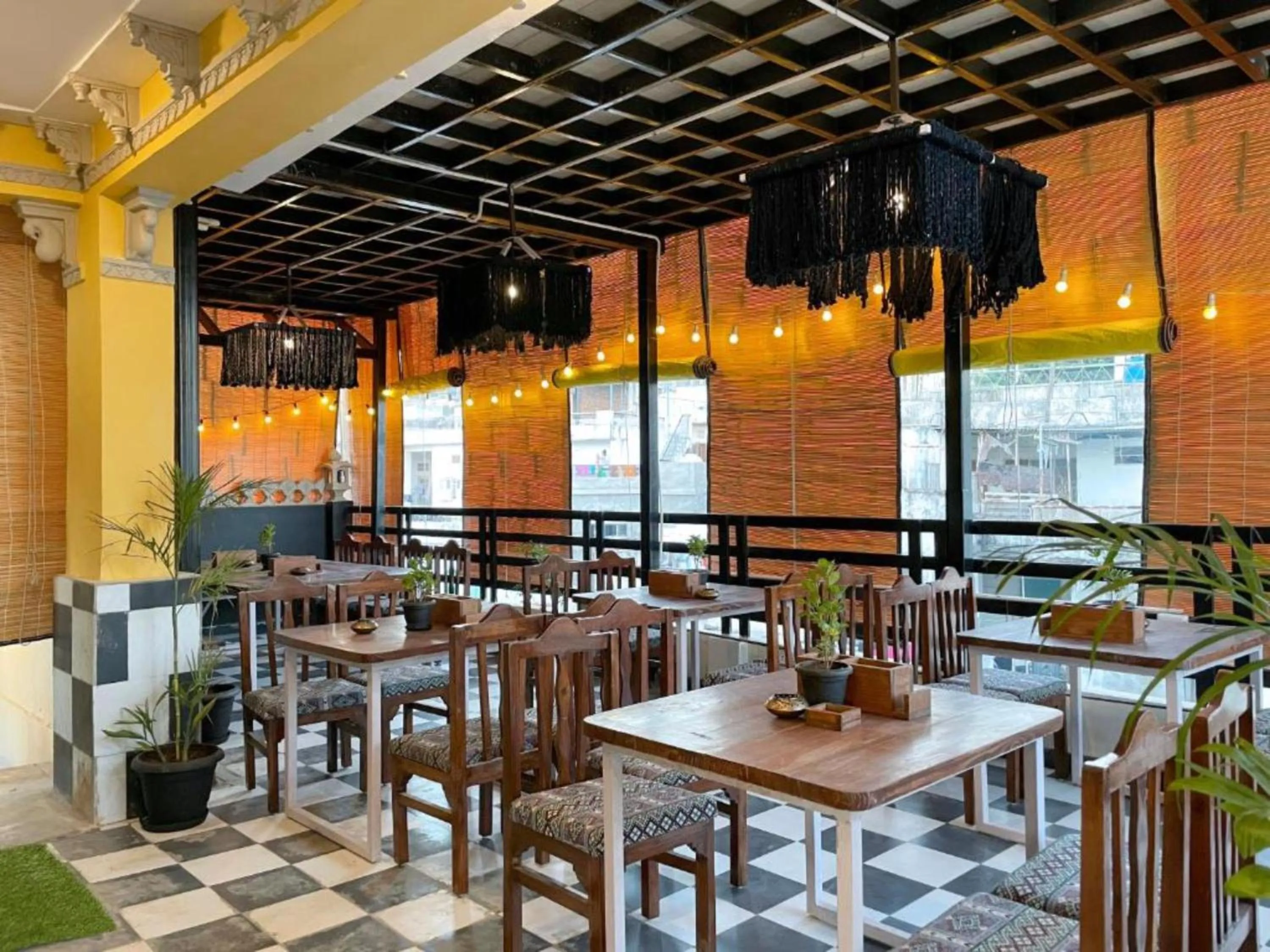 Restaurant/places to eat in The Hosteller Udaipur