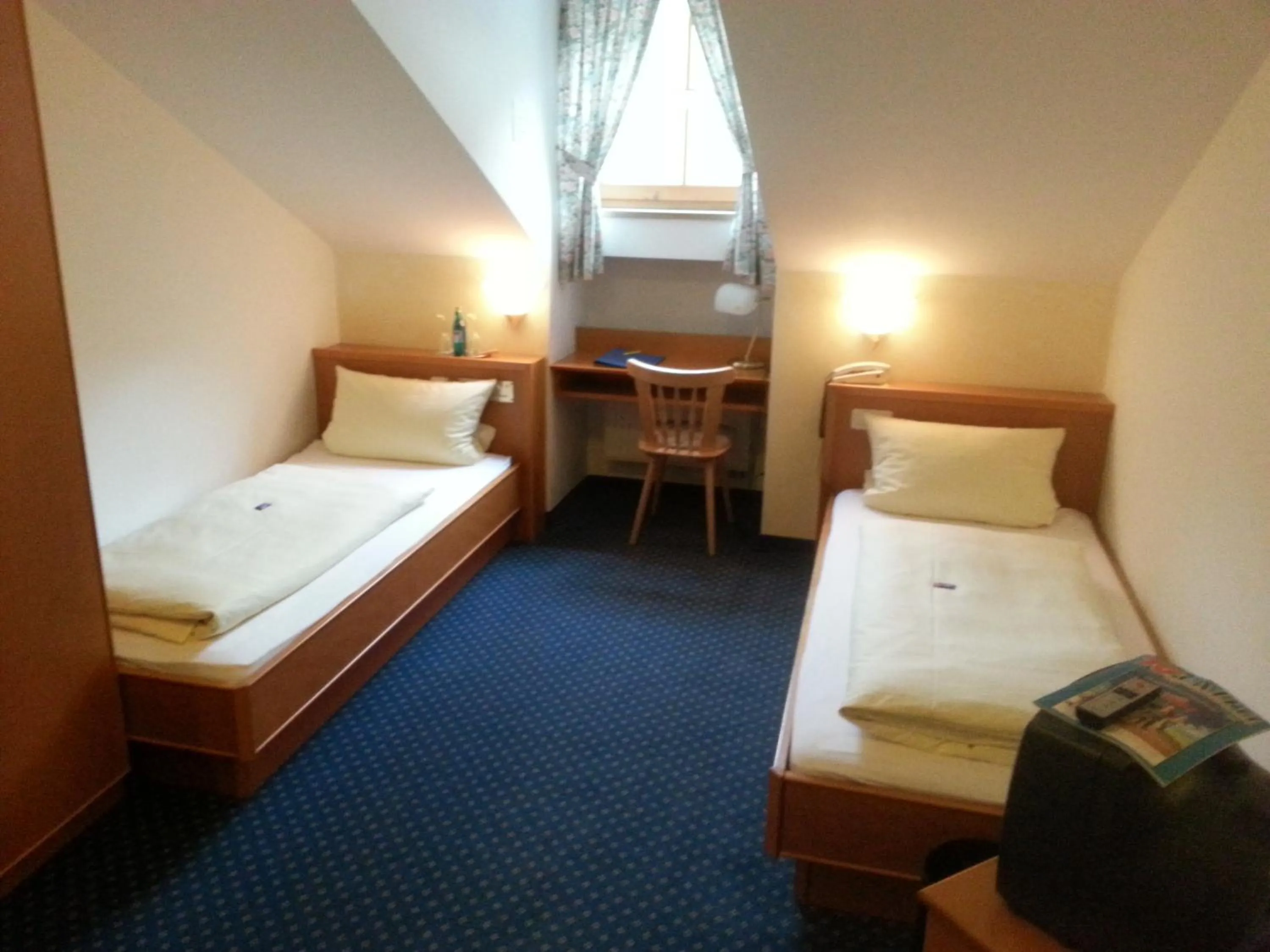 Bedroom, Bed in Hotel zum Bräu