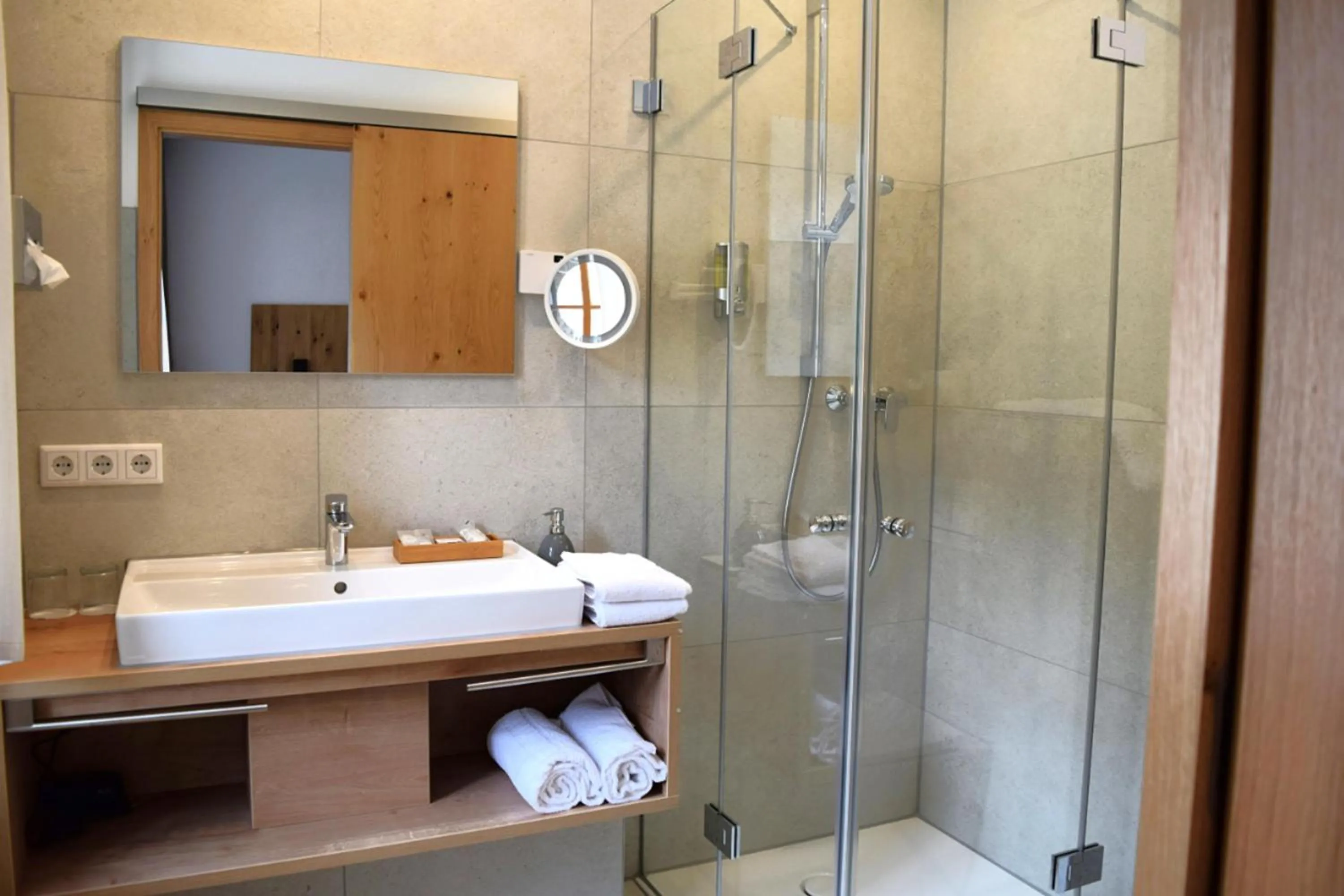 Shower in Hotel zum Bräu