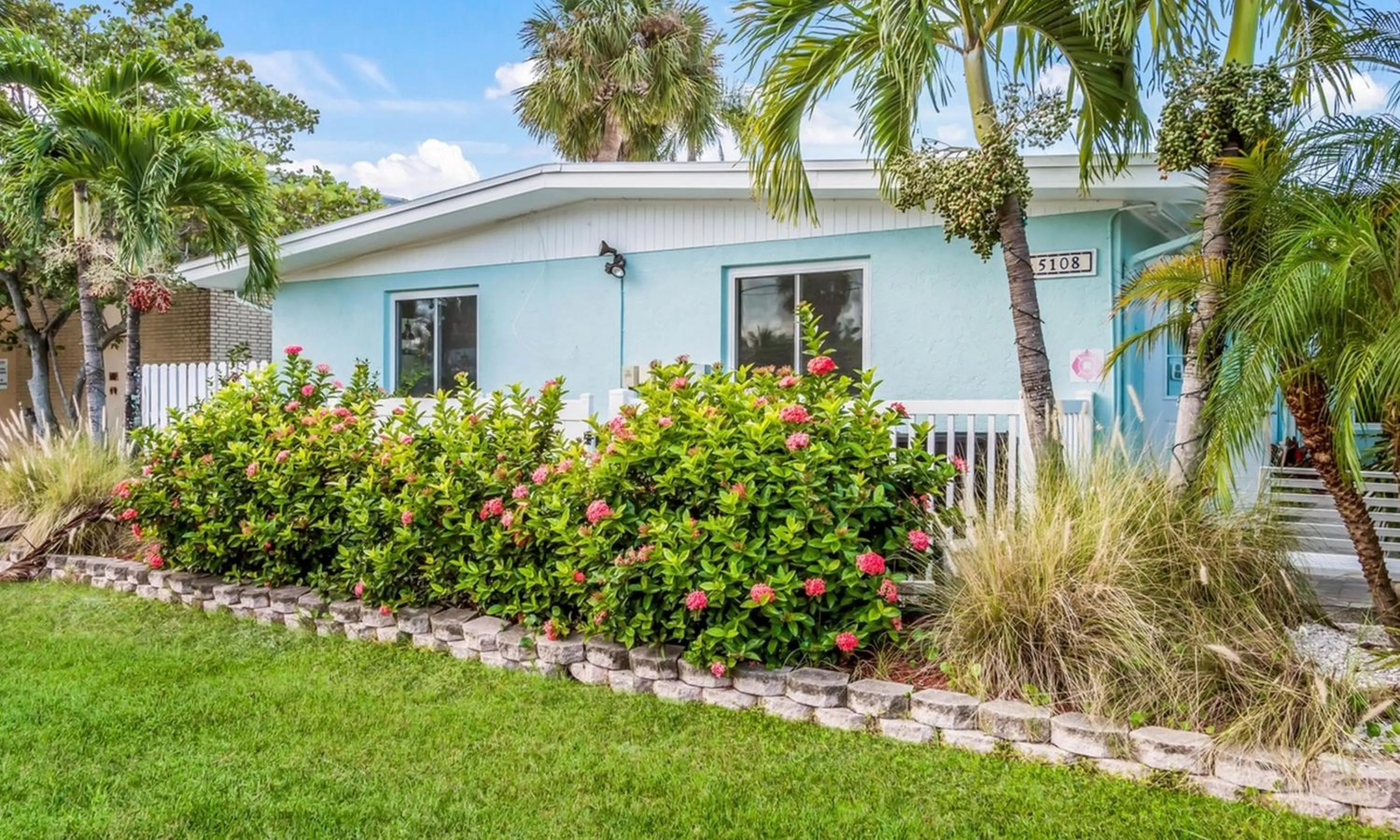 Property building in Driftwood at Anna Maria Island Inn