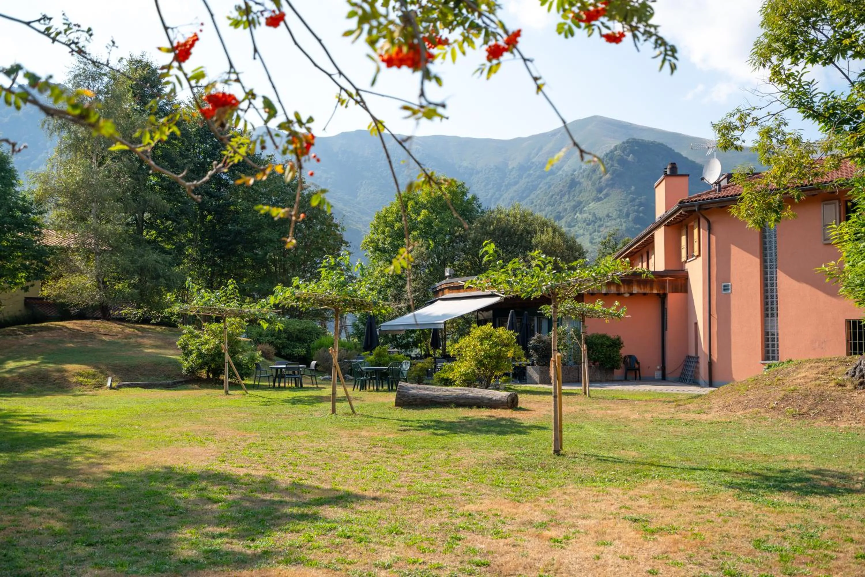 Property building in Hotel Il Castagno